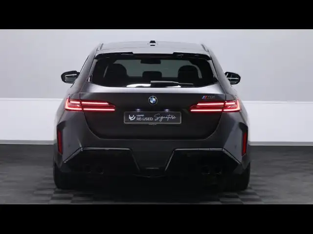 BMW M5 view 6