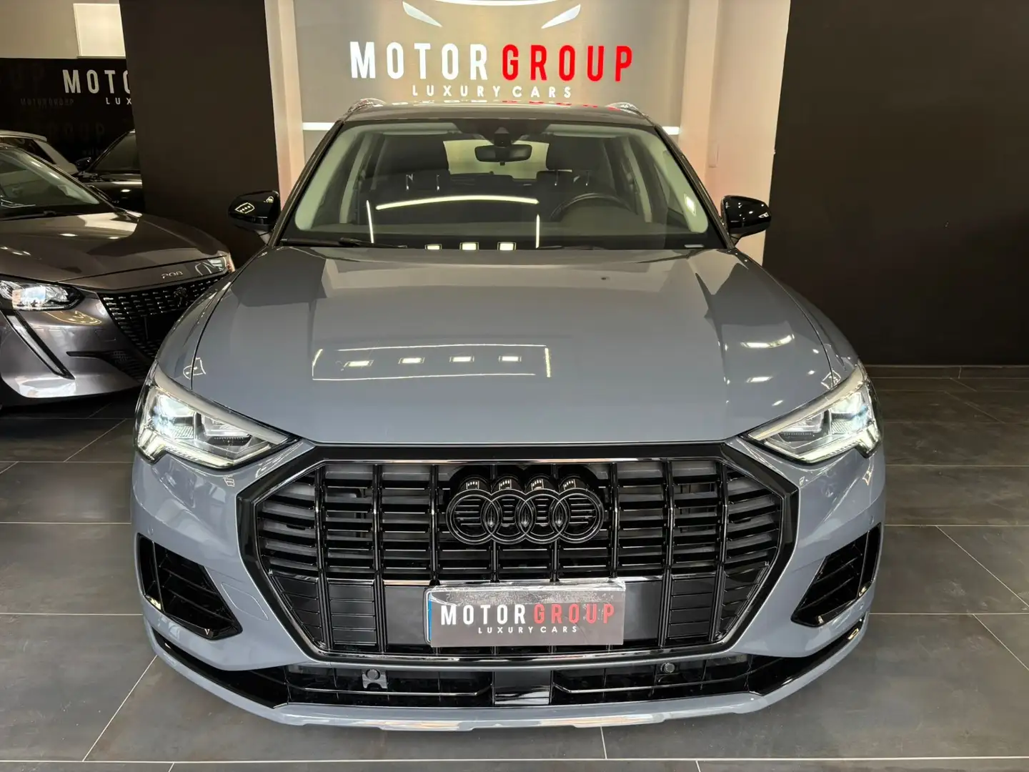 Audi Q3 35 TDI S tronic Business 2.0 150CV Grigio - 2