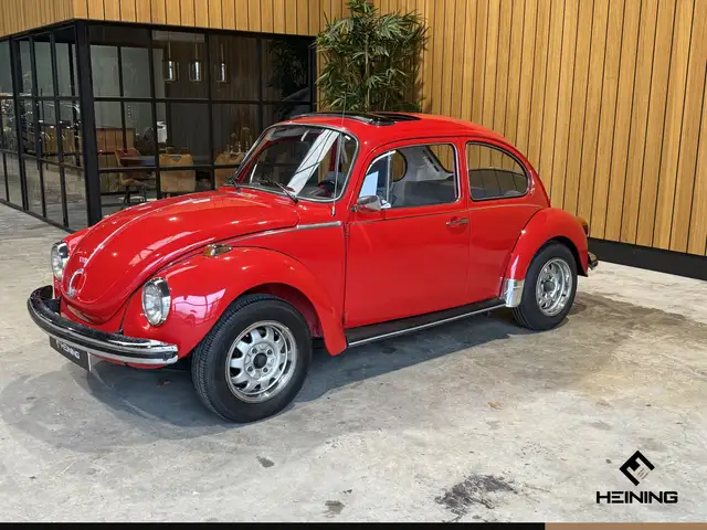Volkswagen Kever 1303 S Met Schuifdak en Weltmeister velgen. Hollan