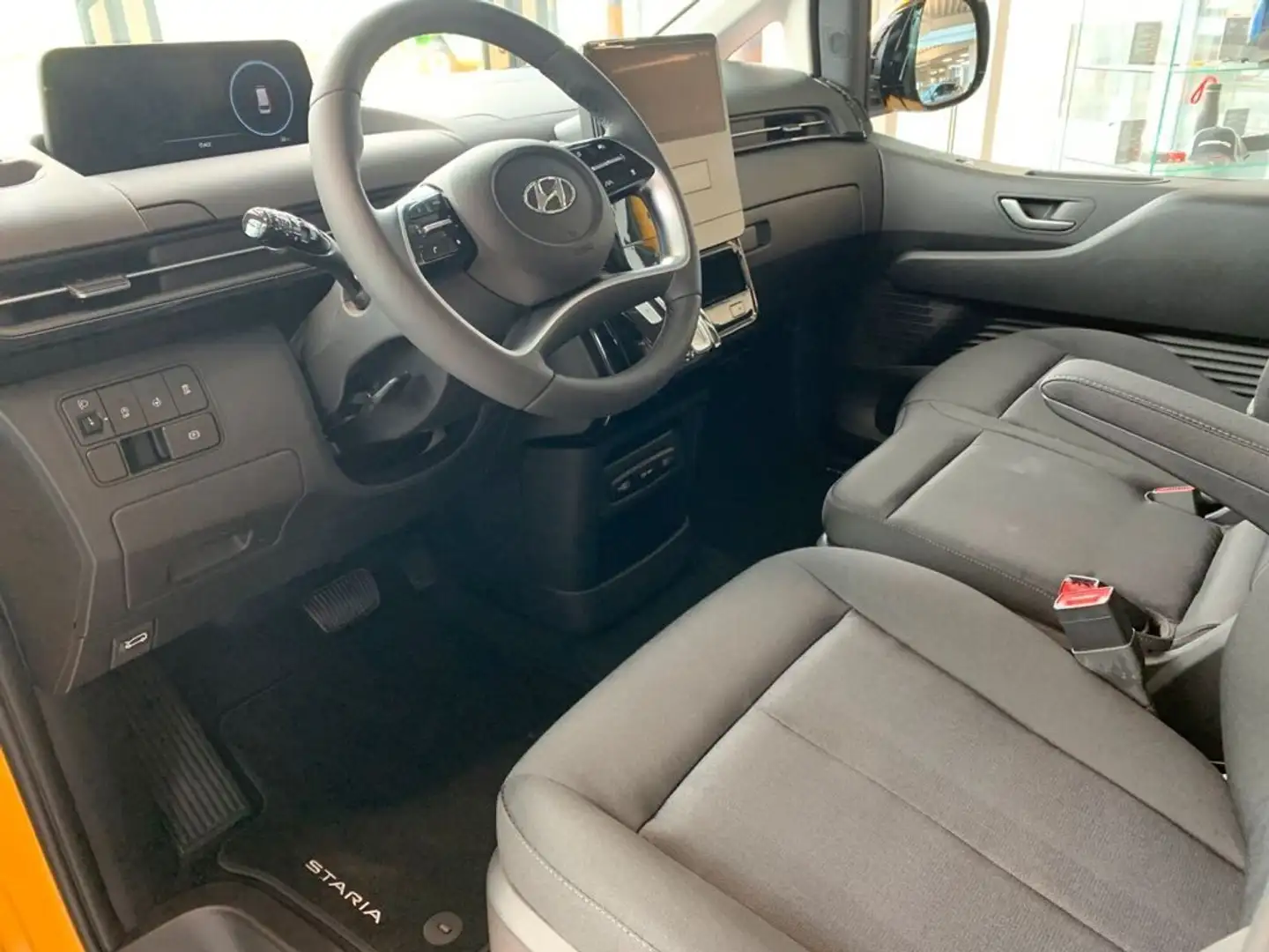Hyundai STARIA 2.2 AT  9 posti Giallo - 1