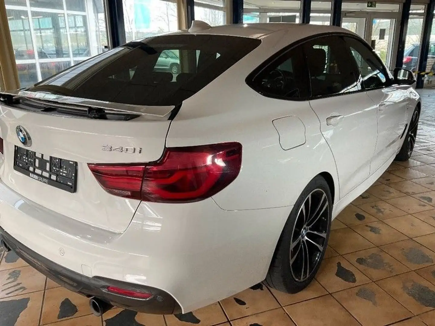 BMW 340 i GT M Sport Bílá - 2