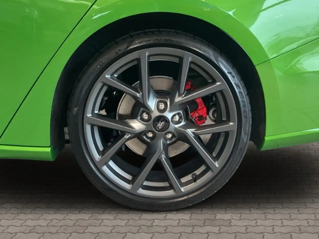Ford Focus Turnier ST X 206 KW 280 PS Automatik sehr komplet 7