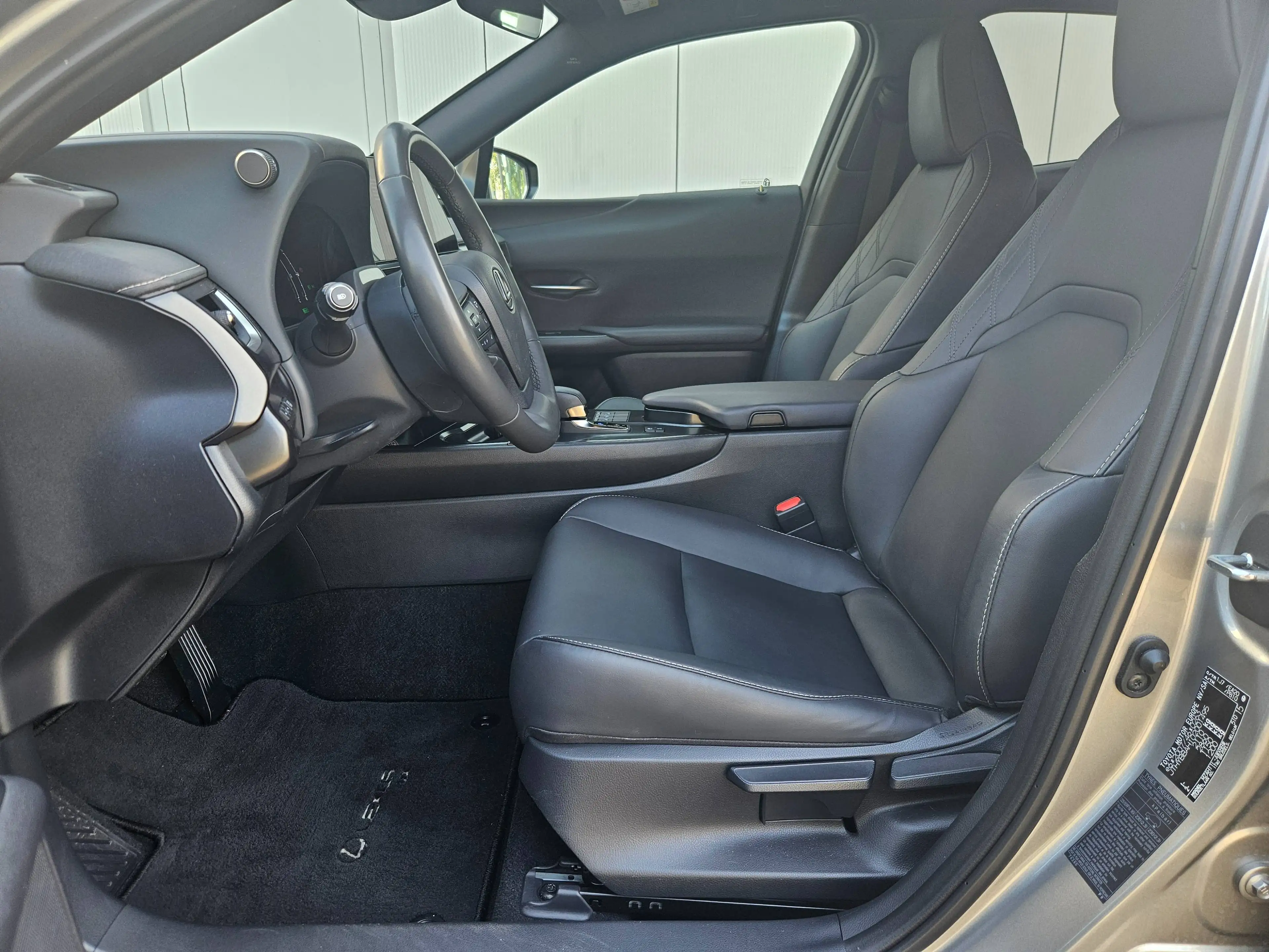Lexus UX 300h UX 300h 2.0i FWD F Sport Design — photo 7
