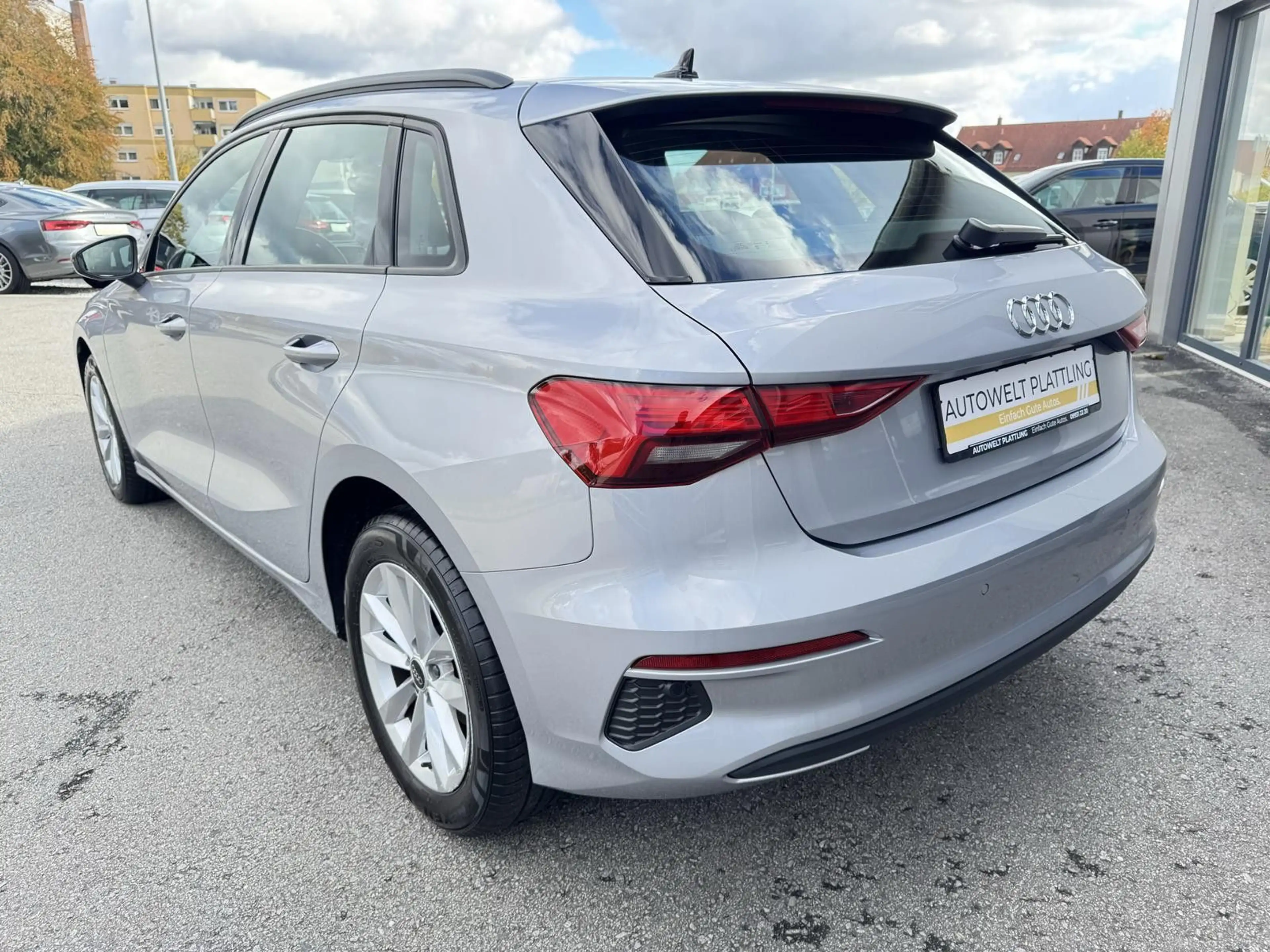 Audi A3 Sportback 30 TFSI DSG LED Standheizung Leder — photo 8