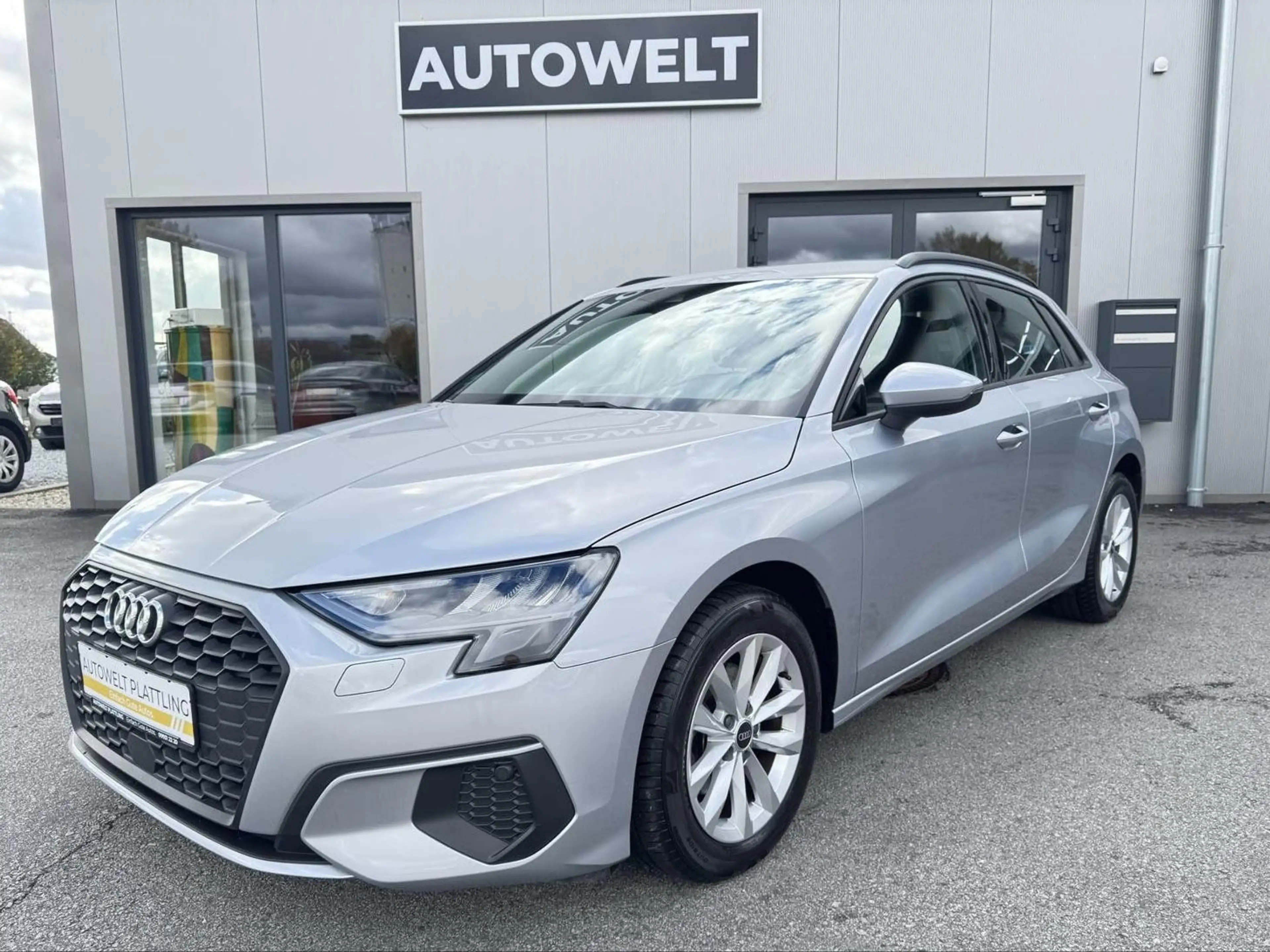 Audi A3 Sportback 30 TFSI DSG LED Standheizung Leder