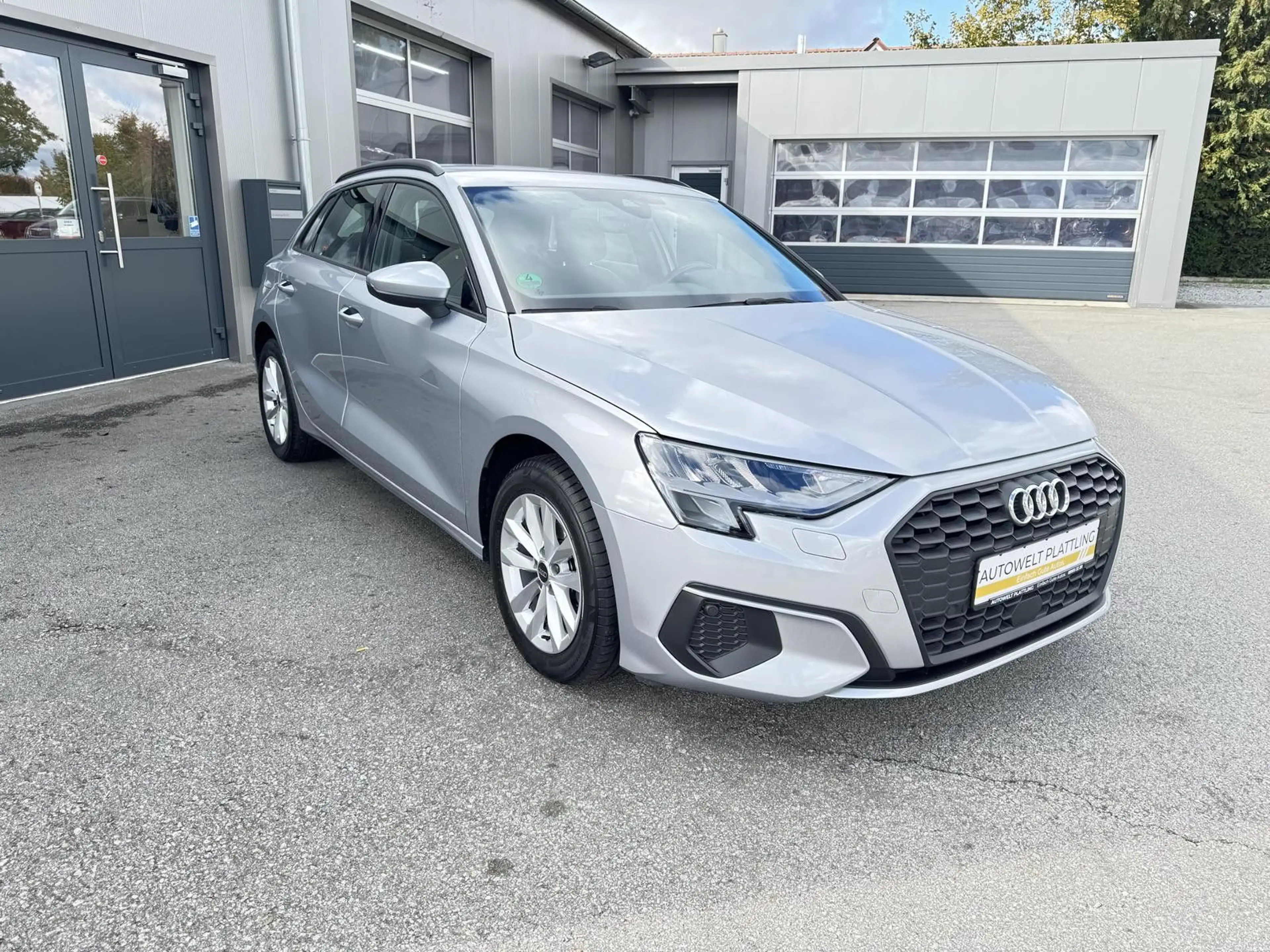 Audi A3 Sportback 30 TFSI DSG LED Standheizung Leder — photo 5