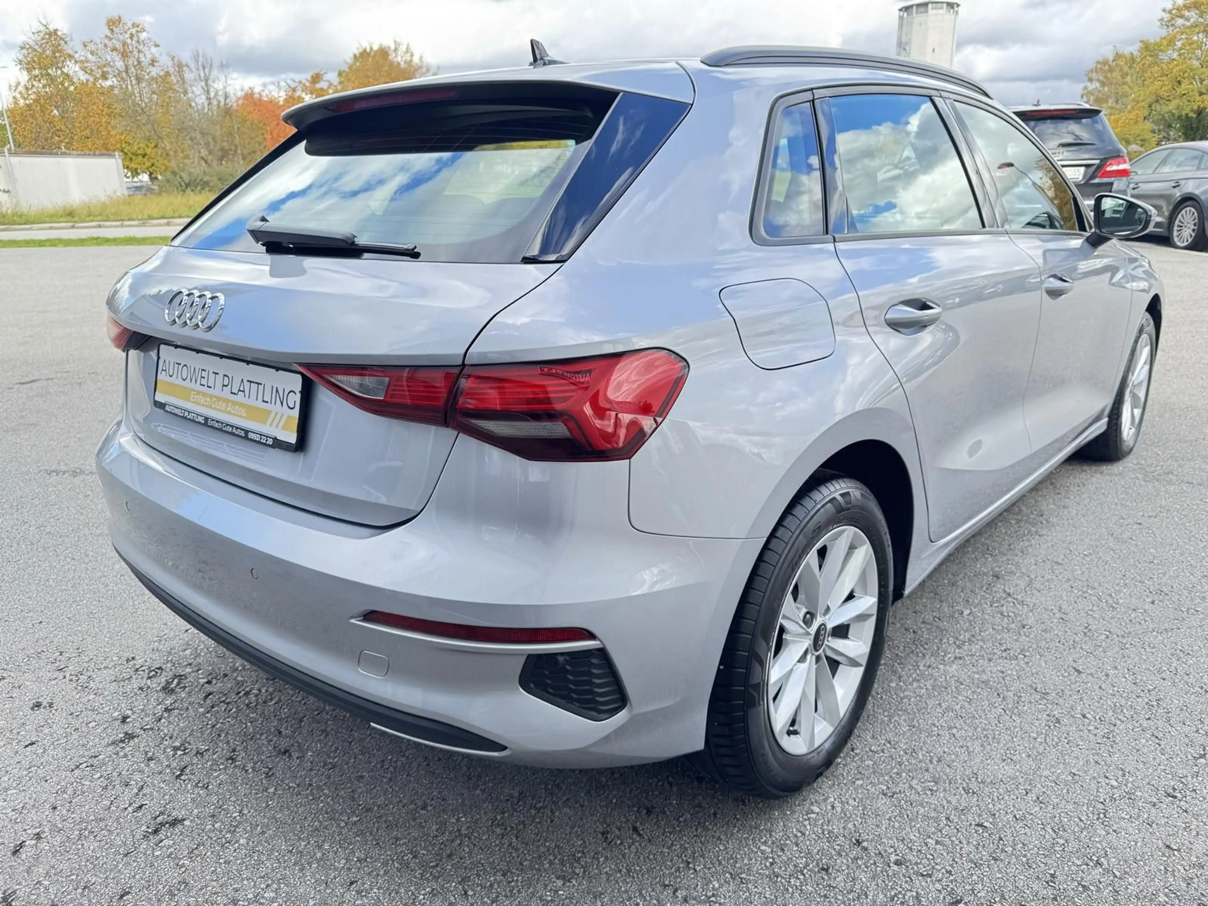 Audi A3 Sportback 30 TFSI DSG LED Standheizung Leder — photo 3