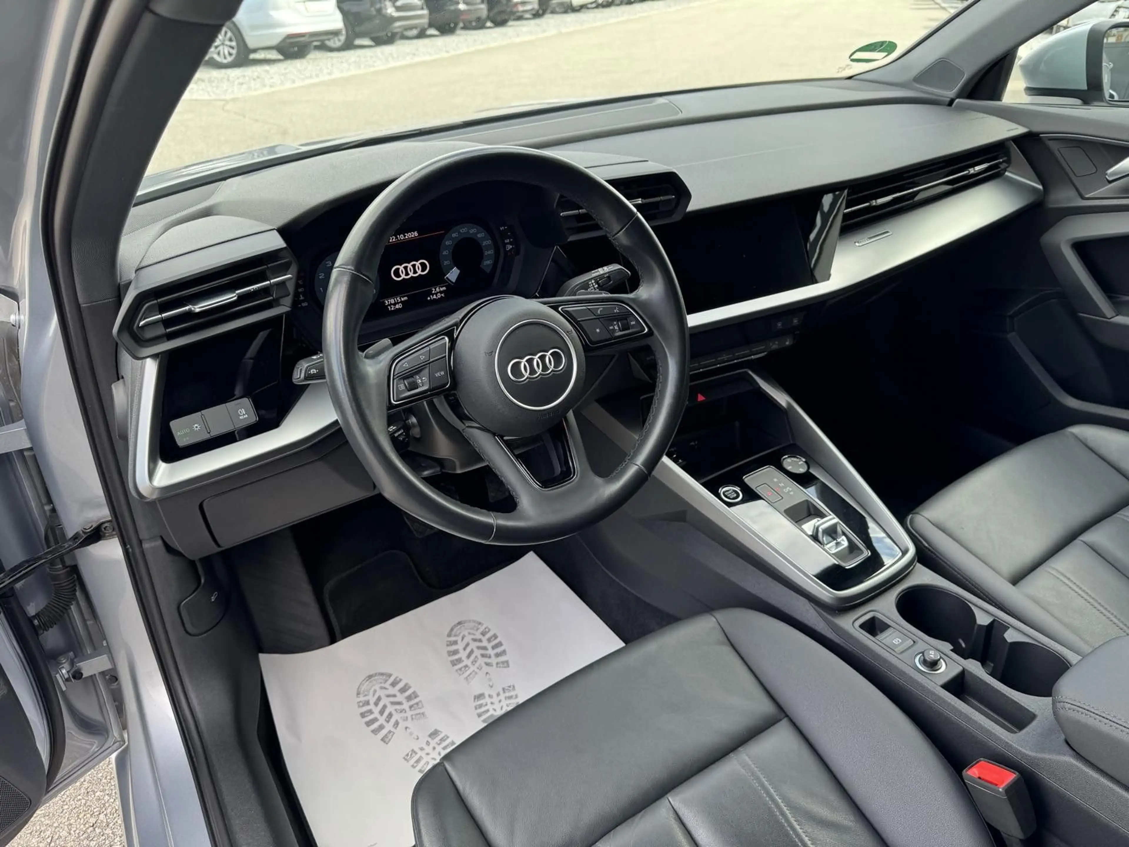 Audi A3 Sportback 30 TFSI DSG LED Standheizung Leder — photo 10