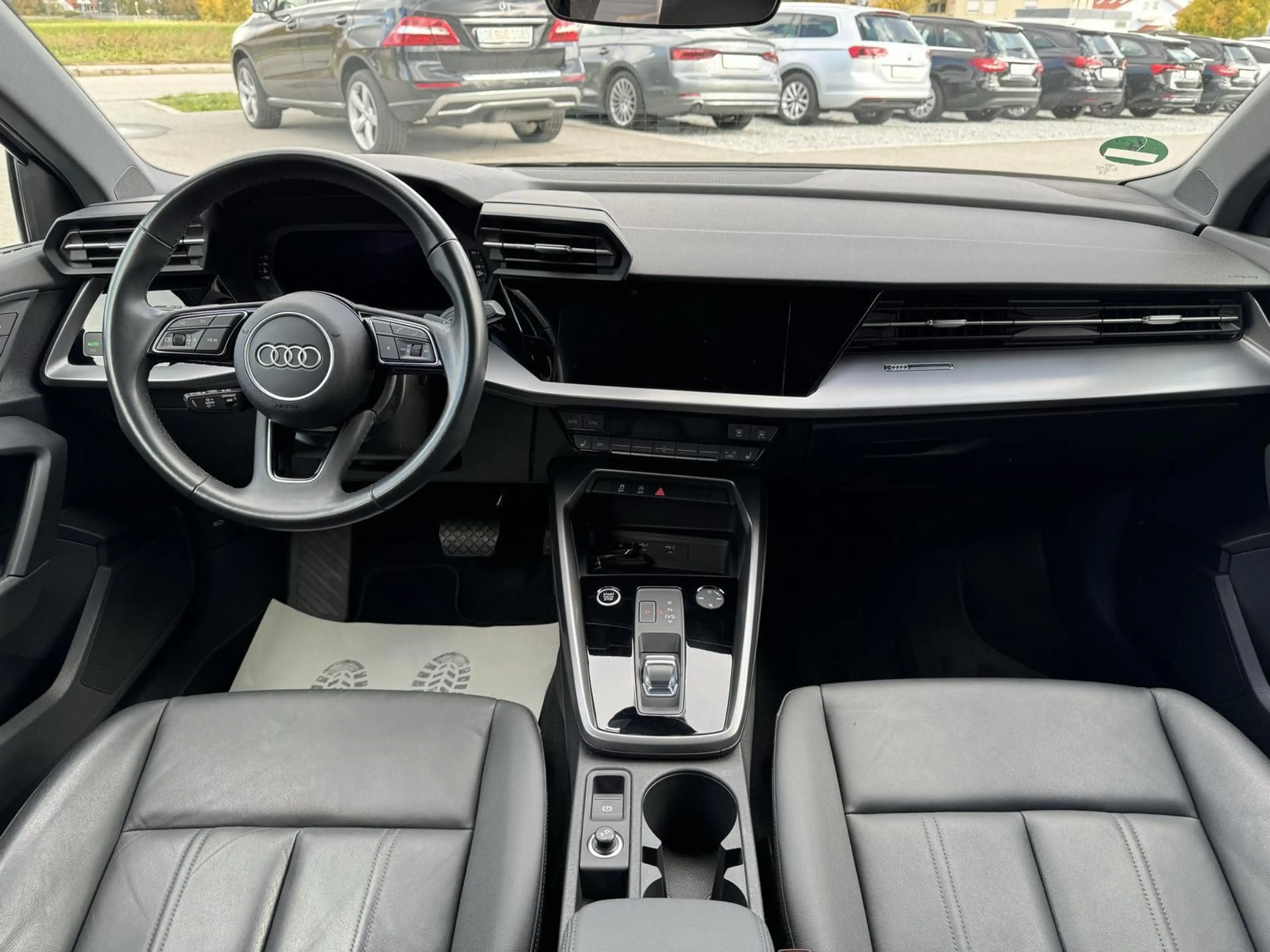 Audi A3 Sportback 30 TFSI DSG LED Standheizung Leder — photo 11