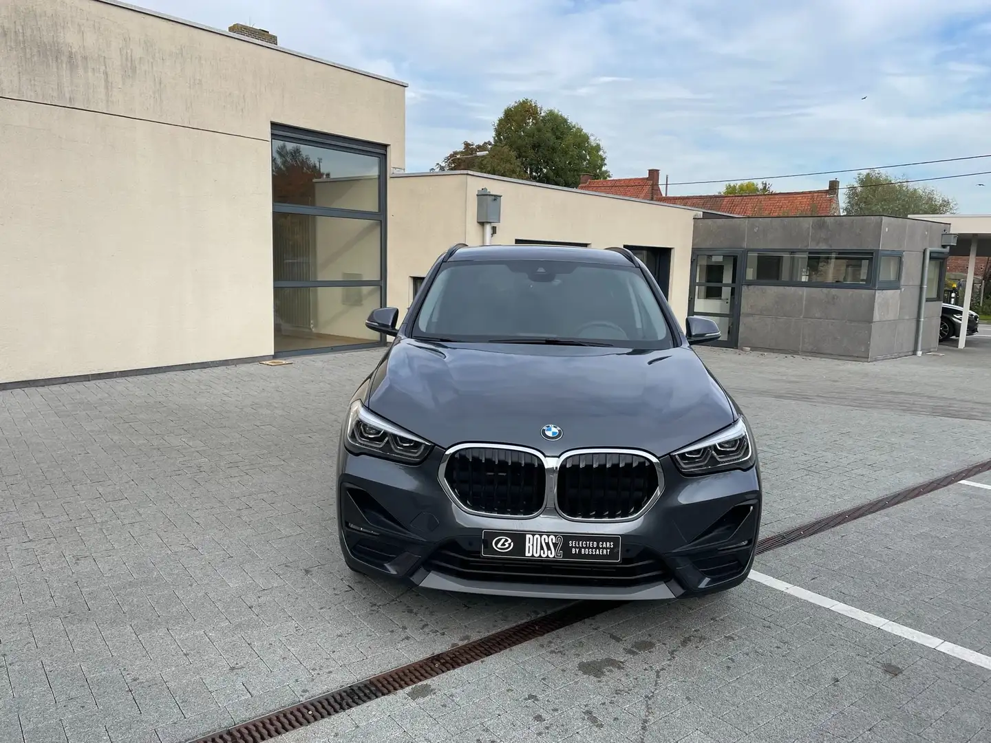 BMW X1 1.5i sDrive18 Gris - 2