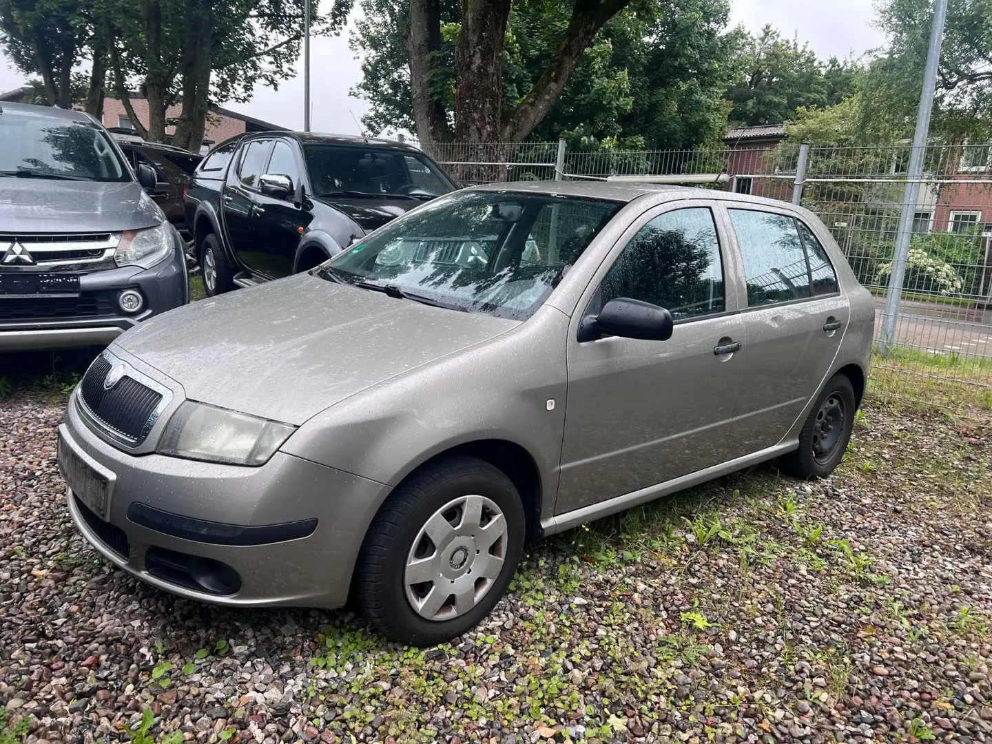 Skoda Fabia Cool Edition Klima TÜV 02/2026 Beige - 1