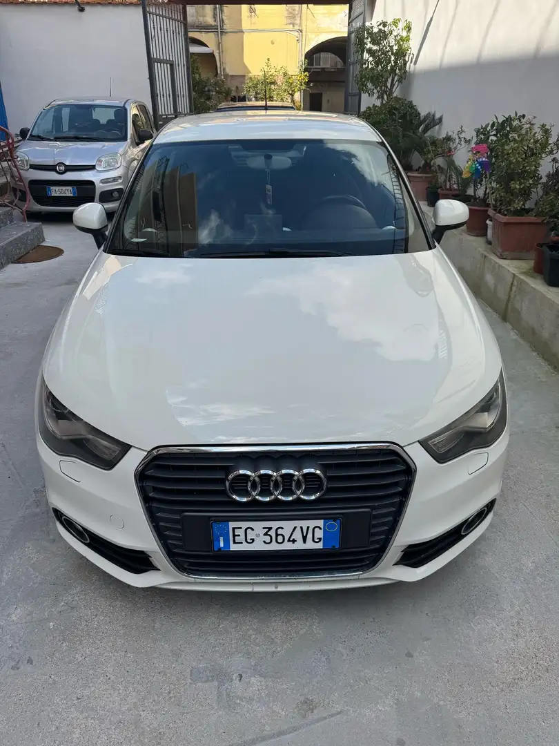 Audi A1 A1 I 2010 3p 1.6 tdi Attraction 105cv Білий - 2