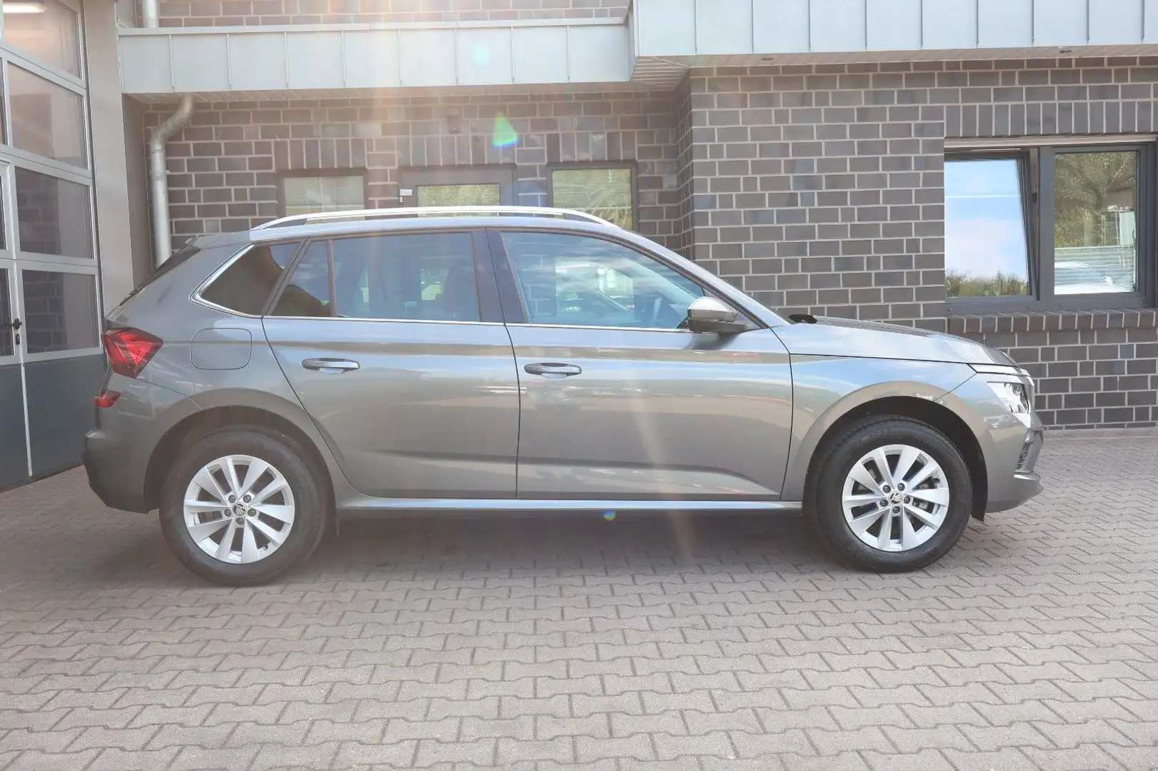 Skoda Kamiq Selection Automatik/AHK/Kamera/LED Gris - 2