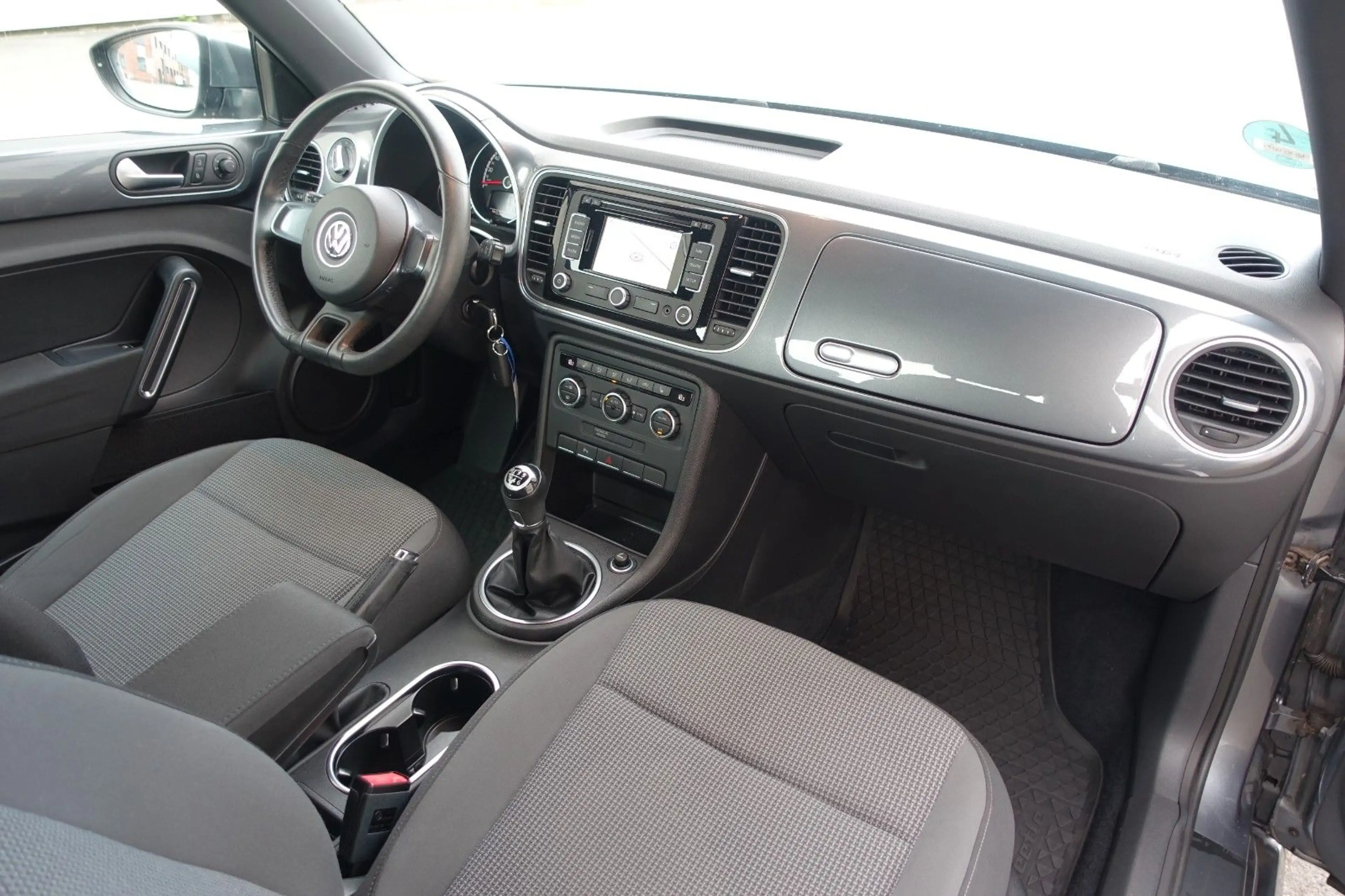 Volkswagen Beetle Lim. Design*NAVI*SHZ*PDC*TEMPOMAT*79.334K — photo 14
