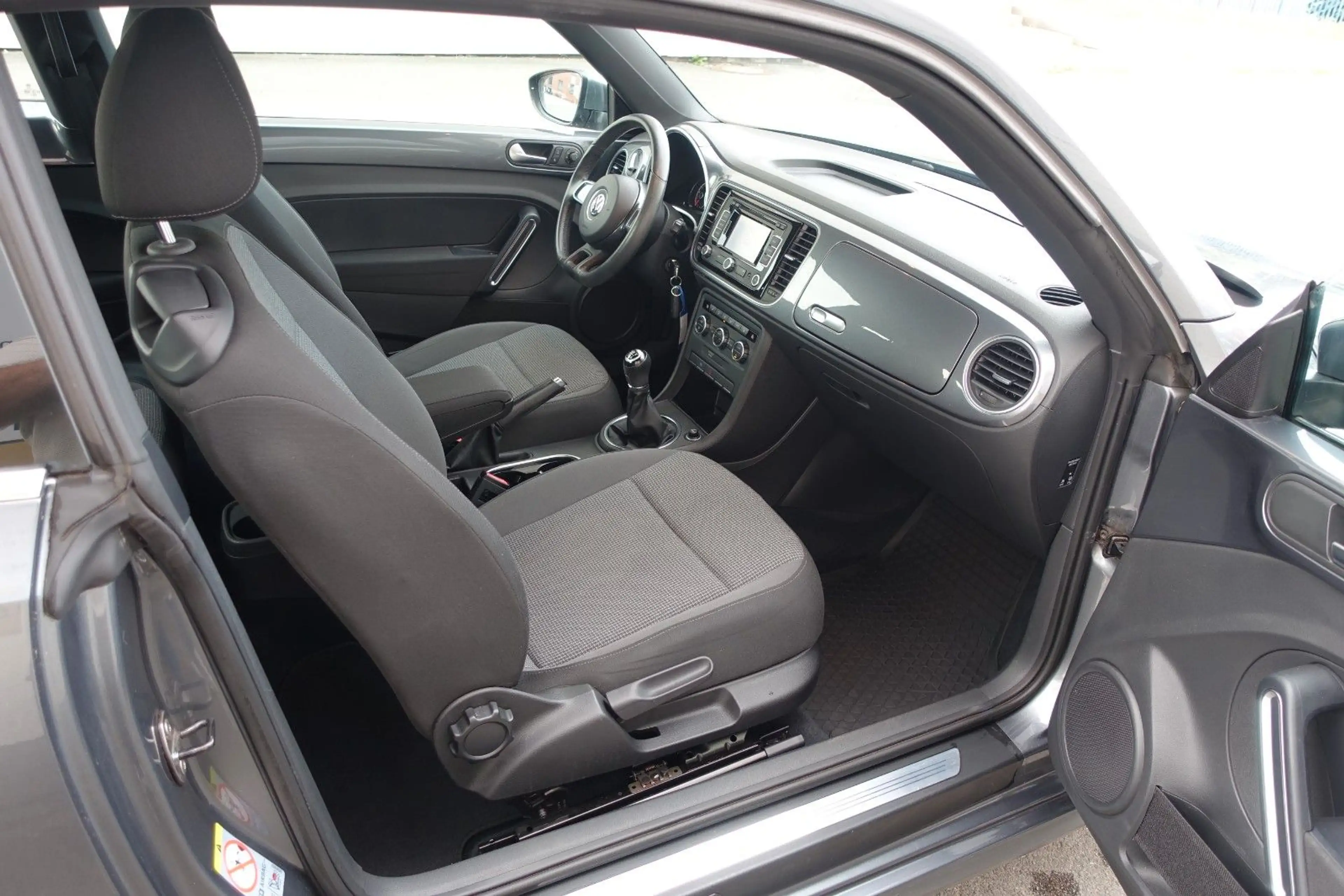 Volkswagen Beetle Lim. Design*NAVI*SHZ*PDC*TEMPOMAT*79.334K — photo 15