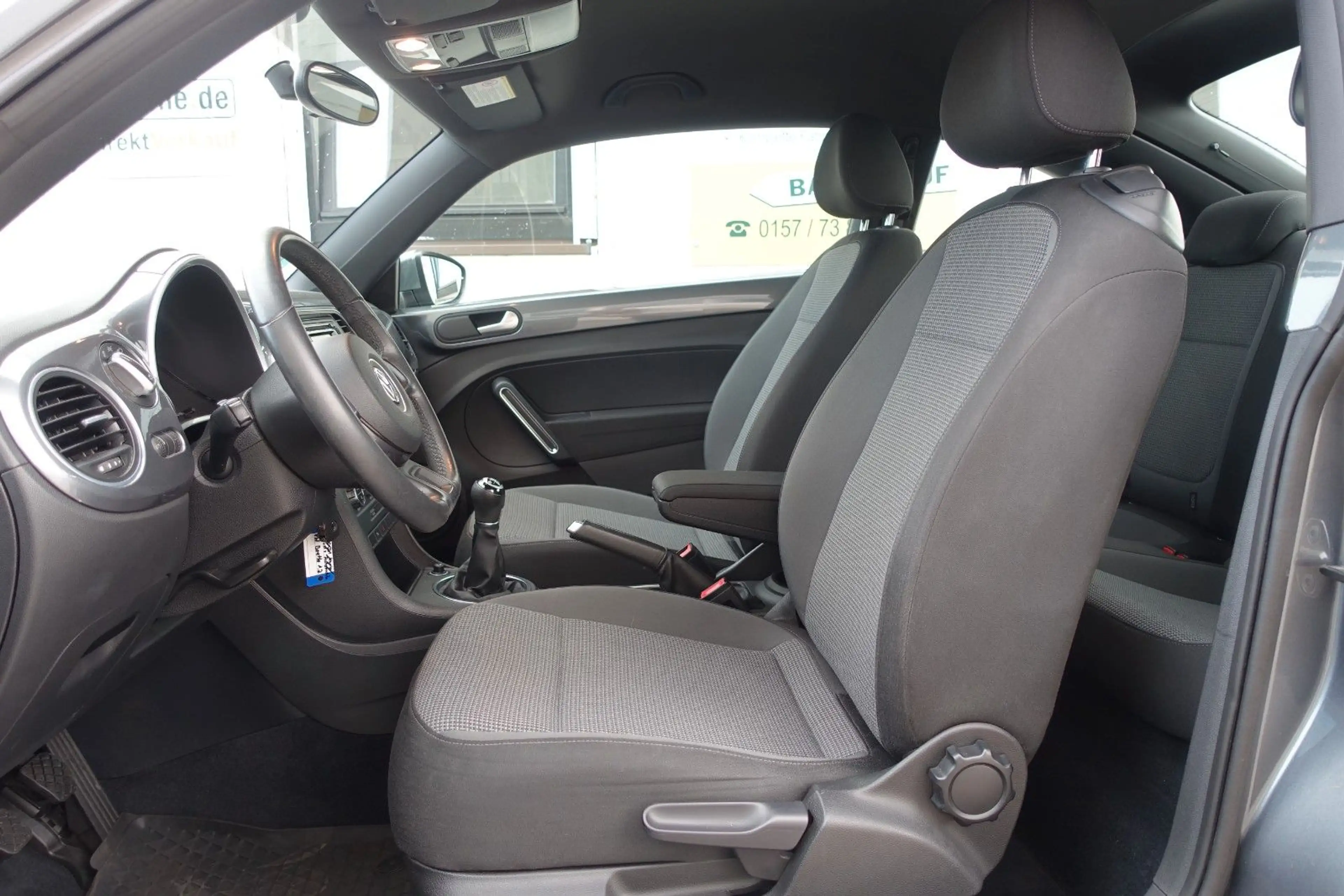 Volkswagen Beetle Lim. Design*NAVI*SHZ*PDC*TEMPOMAT*79.334K — photo 8