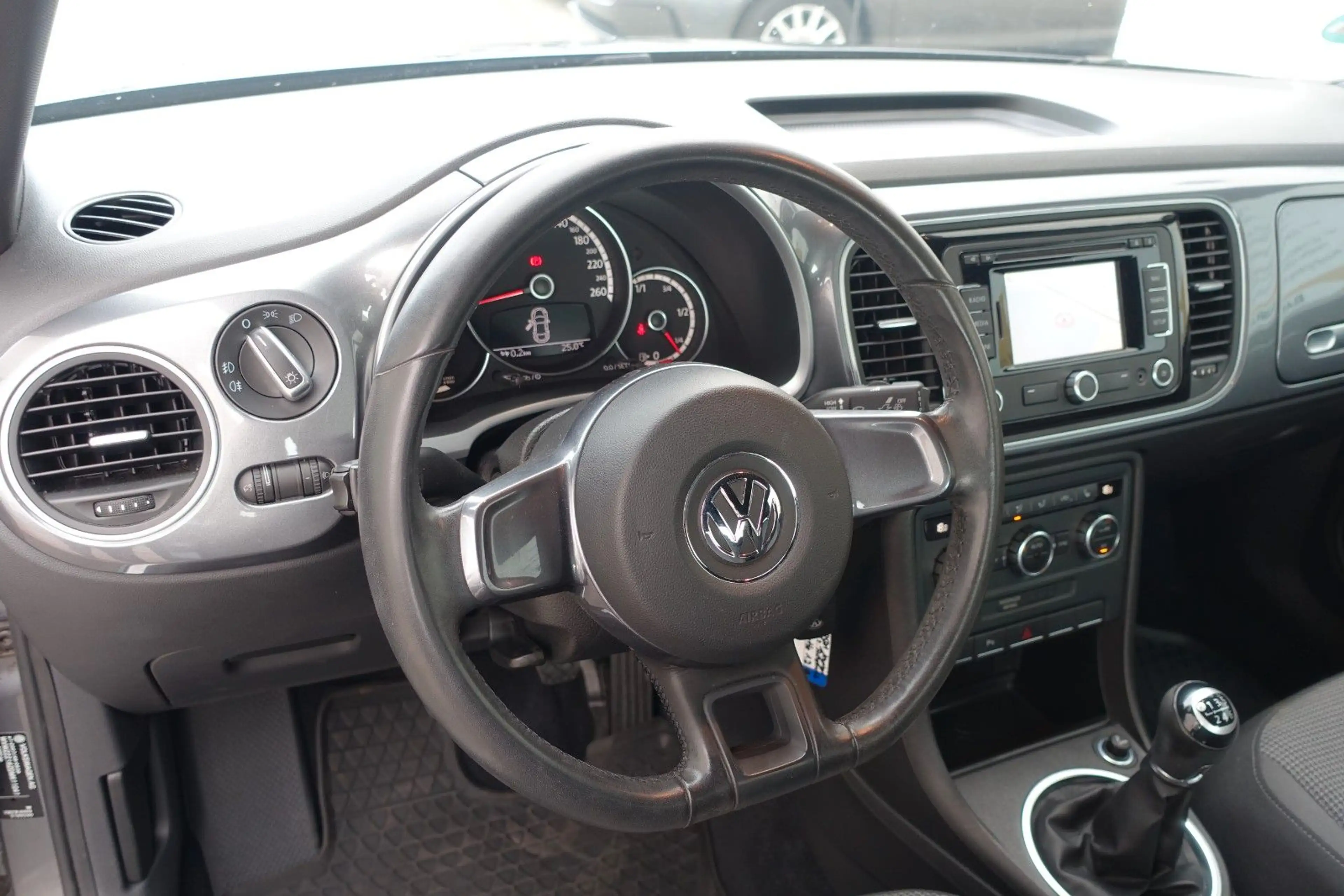Volkswagen Beetle Lim. Design*NAVI*SHZ*PDC*TEMPOMAT*79.334K — photo 7