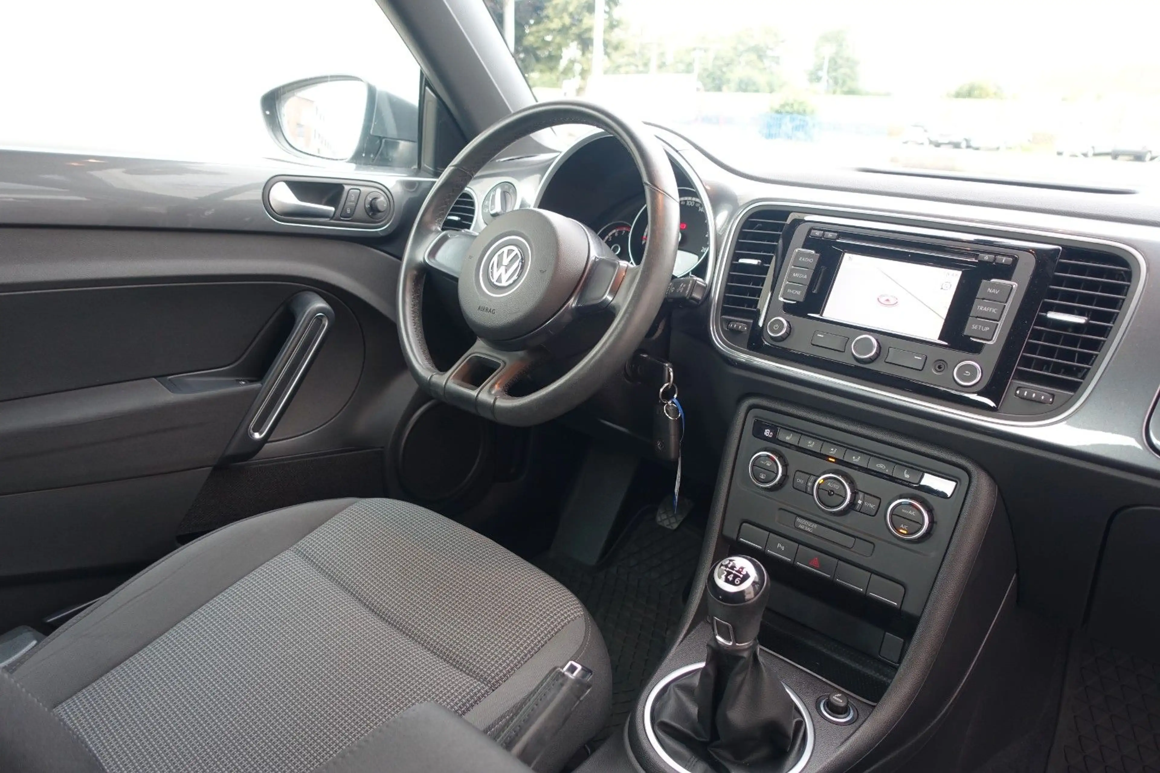 Volkswagen Beetle Lim. Design*NAVI*SHZ*PDC*TEMPOMAT*79.334K — photo 13