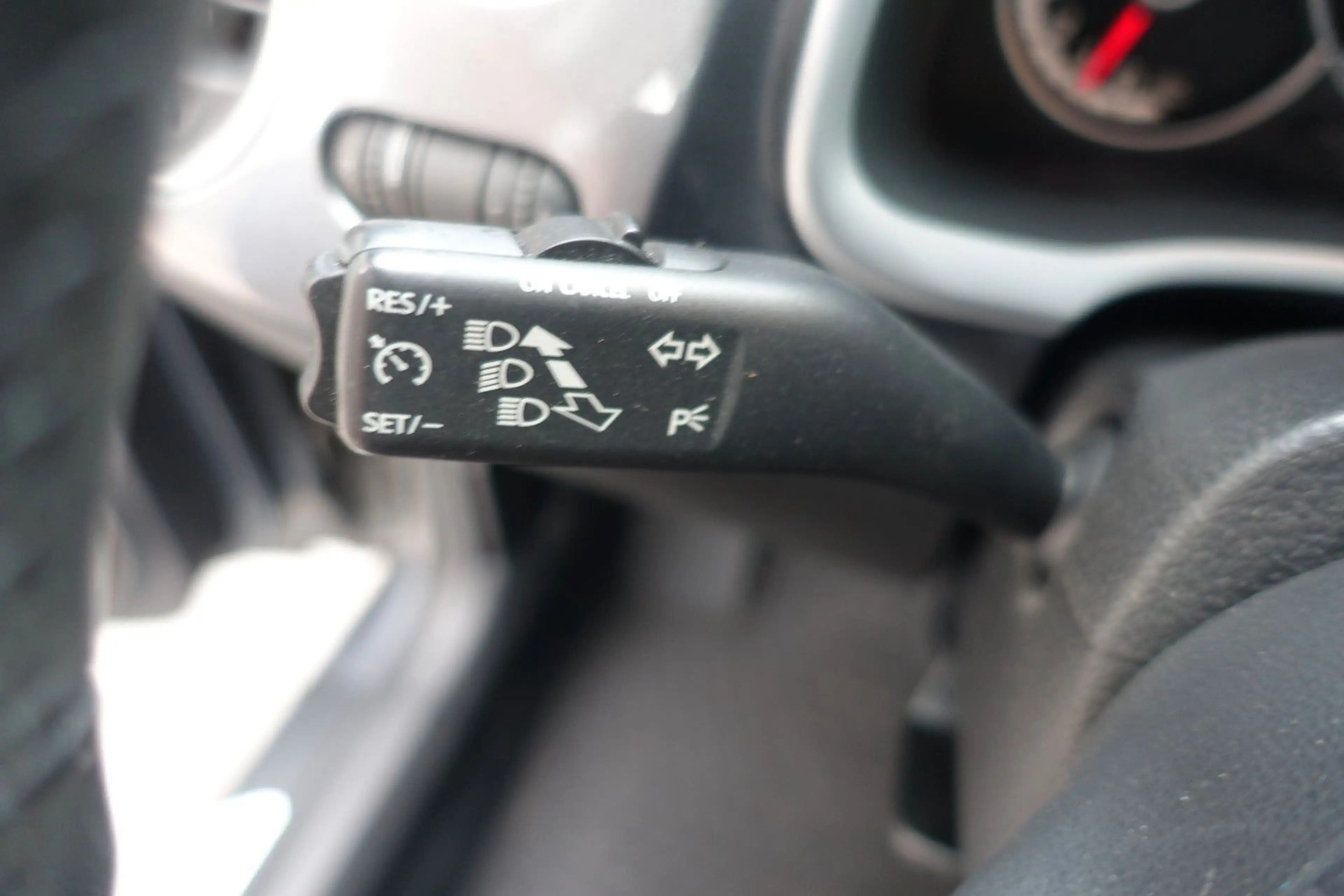 Volkswagen Beetle Lim. Design*NAVI*SHZ*PDC*TEMPOMAT*79.334K — photo 11