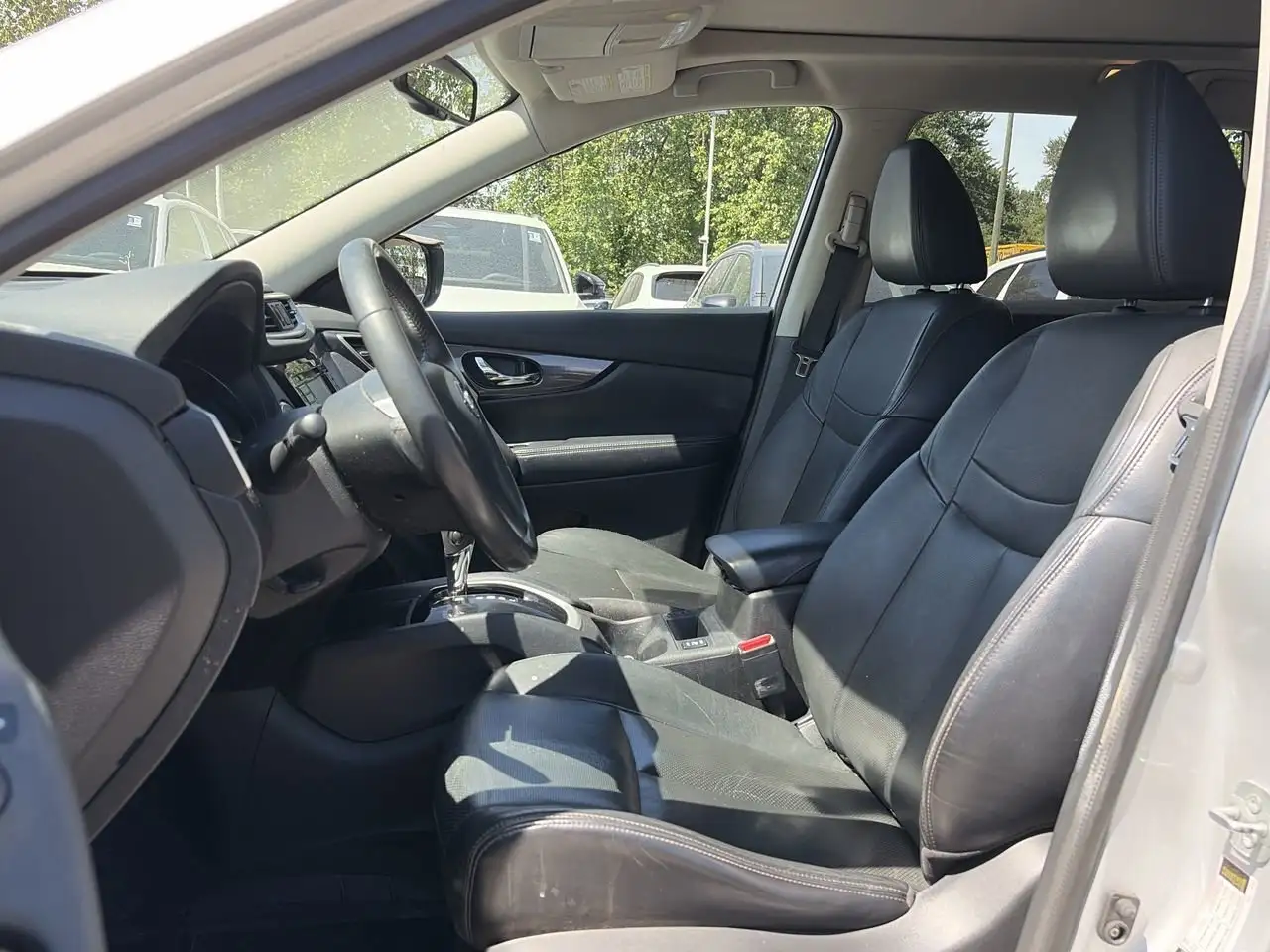 Nissan Rogue снимка Nissan Rogue