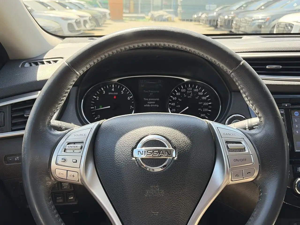 Nissan Rogue снимка Nissan Rogue