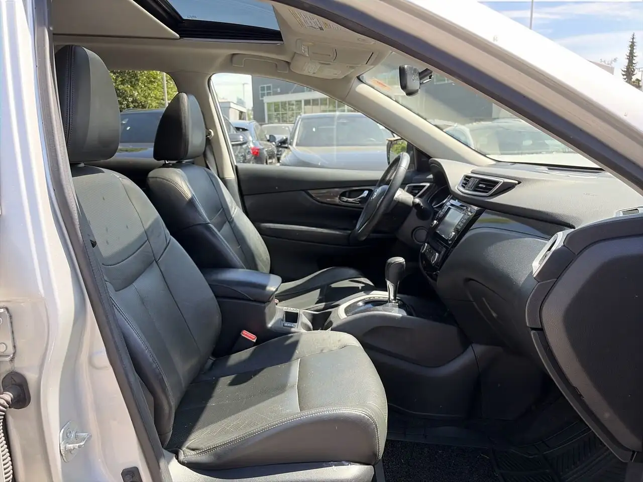 Nissan Rogue снимка Nissan Rogue