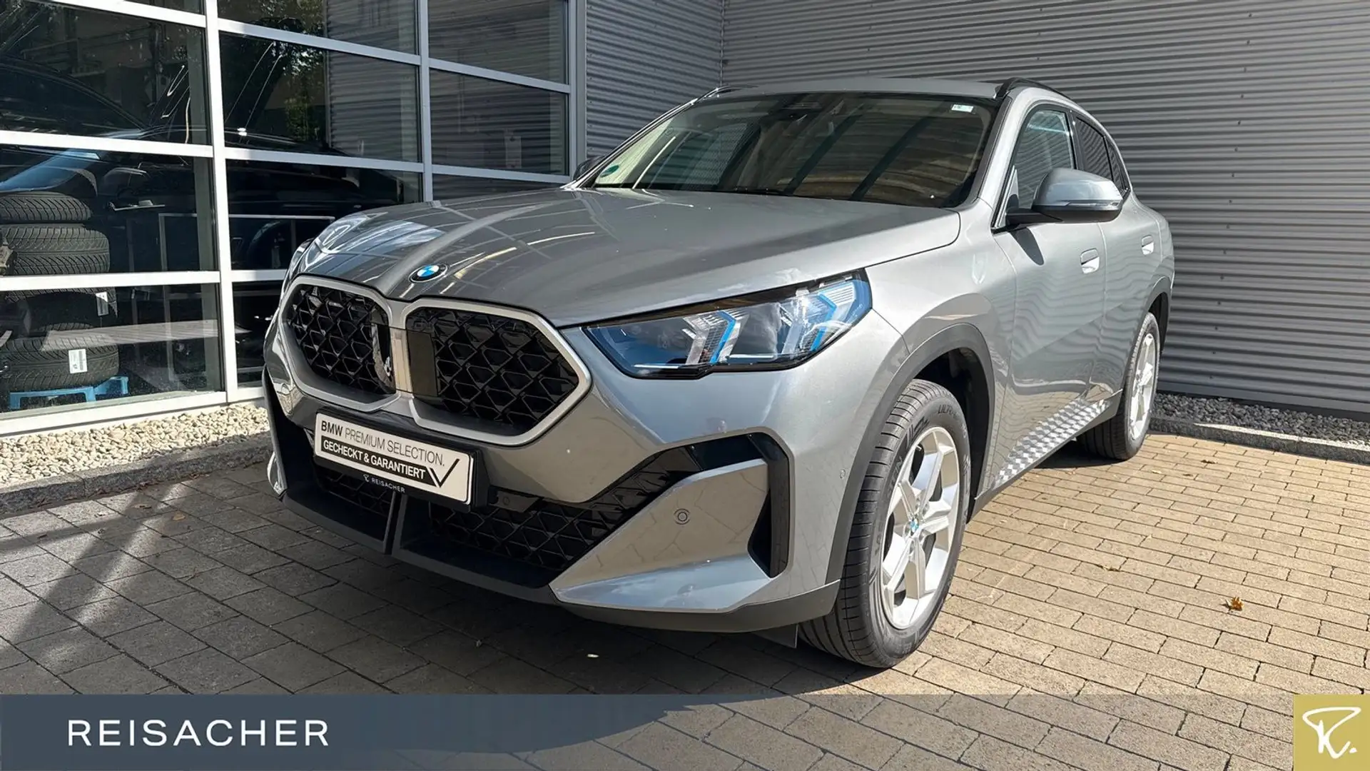 BMW X2 xDrive20d Navi H&K RüKa adLED MemSi AHK Grau - 1