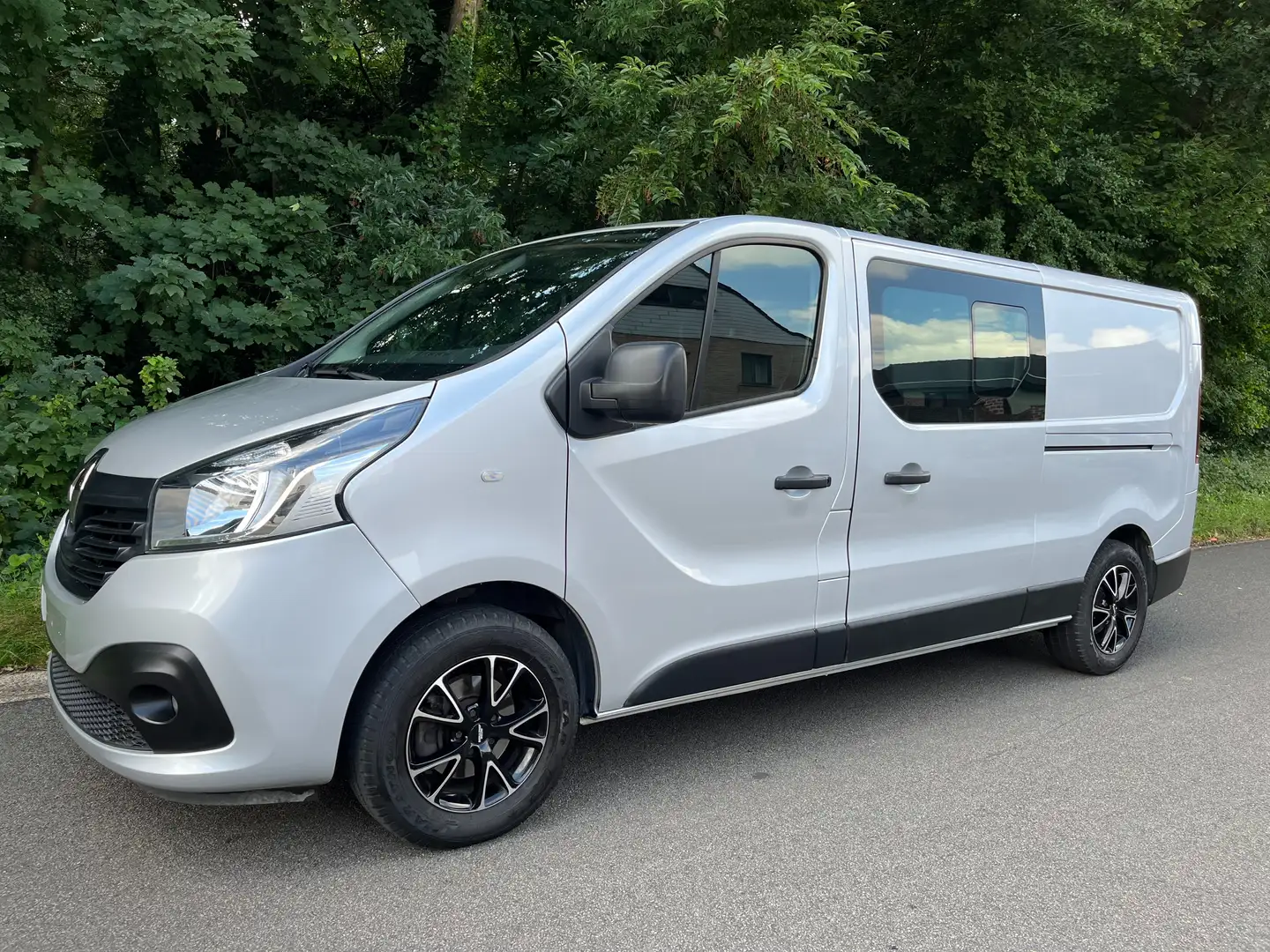 Renault Trafic 1.6d L2 Dub.Cab. 6pl Camera,Gps,Cruise,Euro 6 Stříbrná - 1