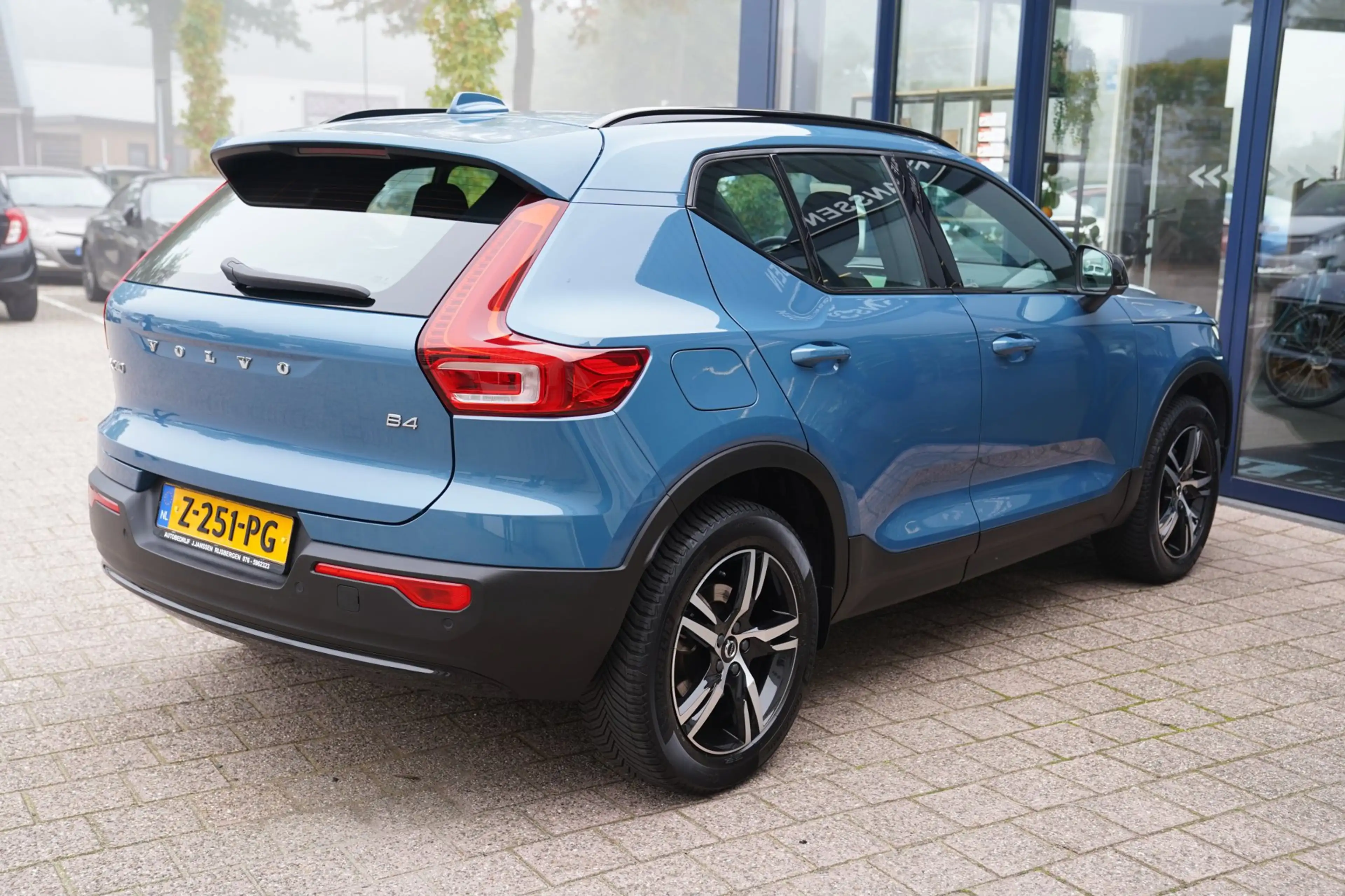 Volvo XC40 2.0 B4 Plus Dark|Prijs rijklaar incl 12 mnd garant — photo 2