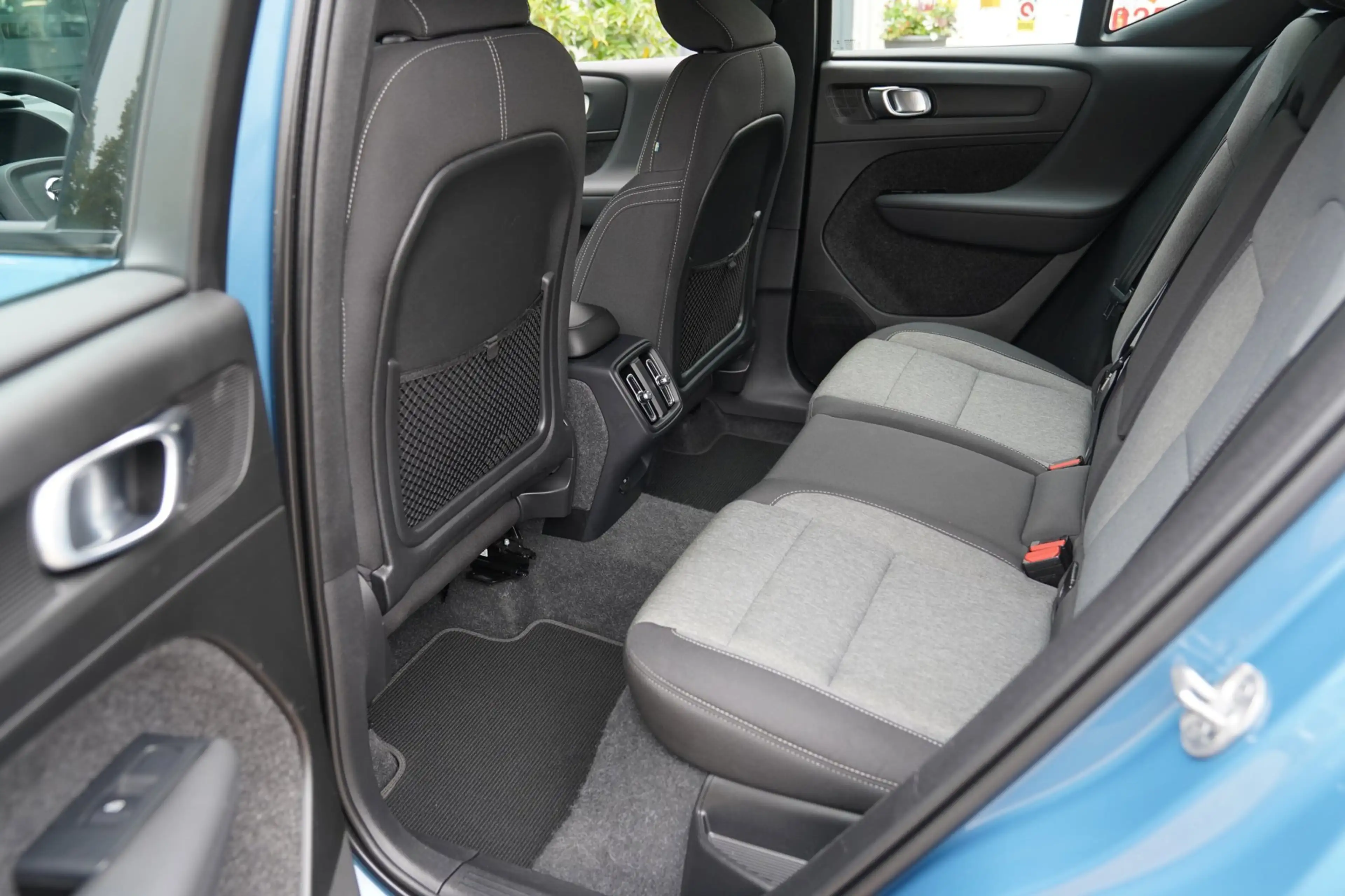 Volvo XC40 2.0 B4 Plus Dark|Prijs rijklaar incl 12 mnd garant — photo 20