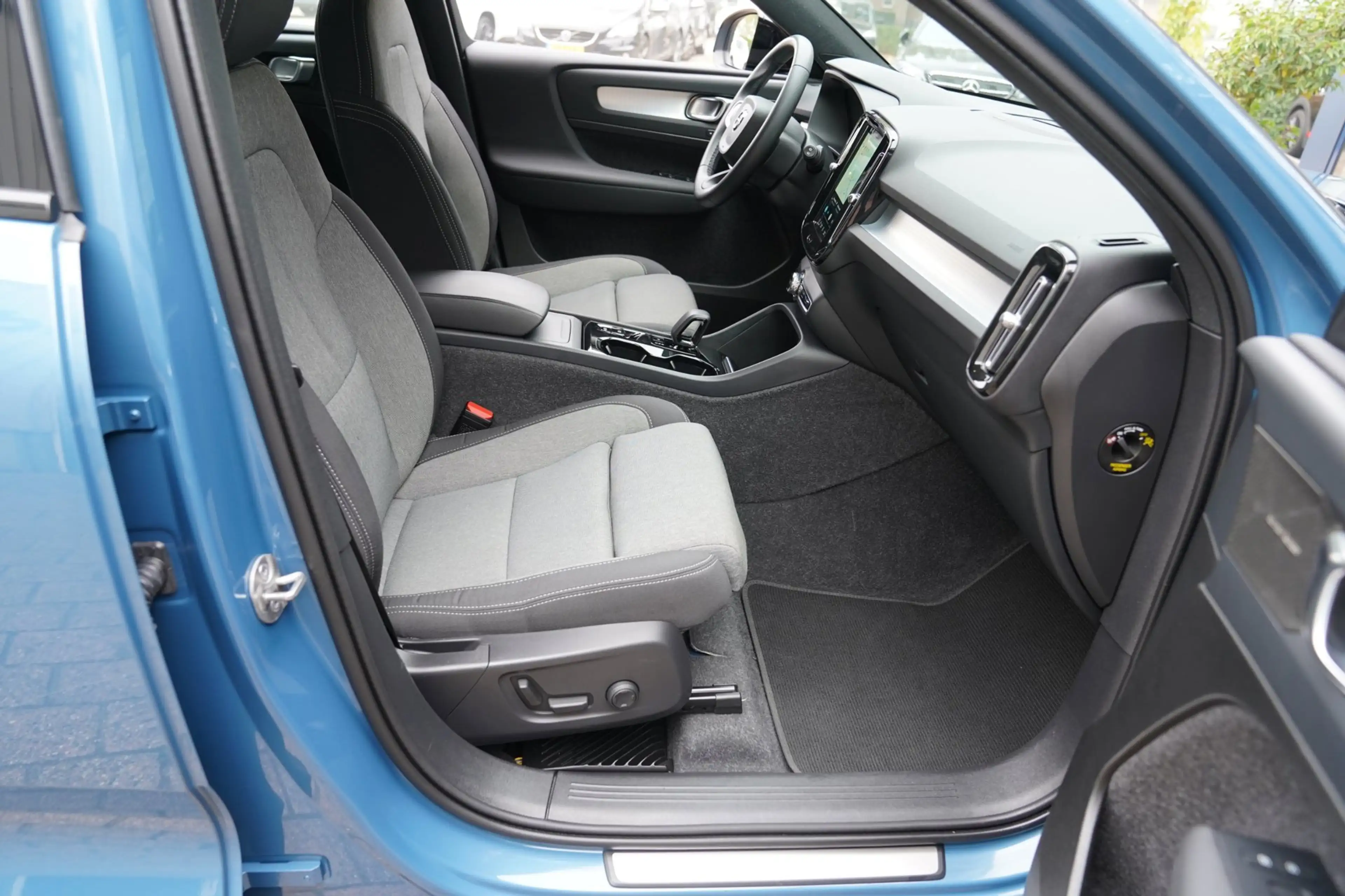 Volvo XC40 2.0 B4 Plus Dark|Prijs rijklaar incl 12 mnd garant — photo 23