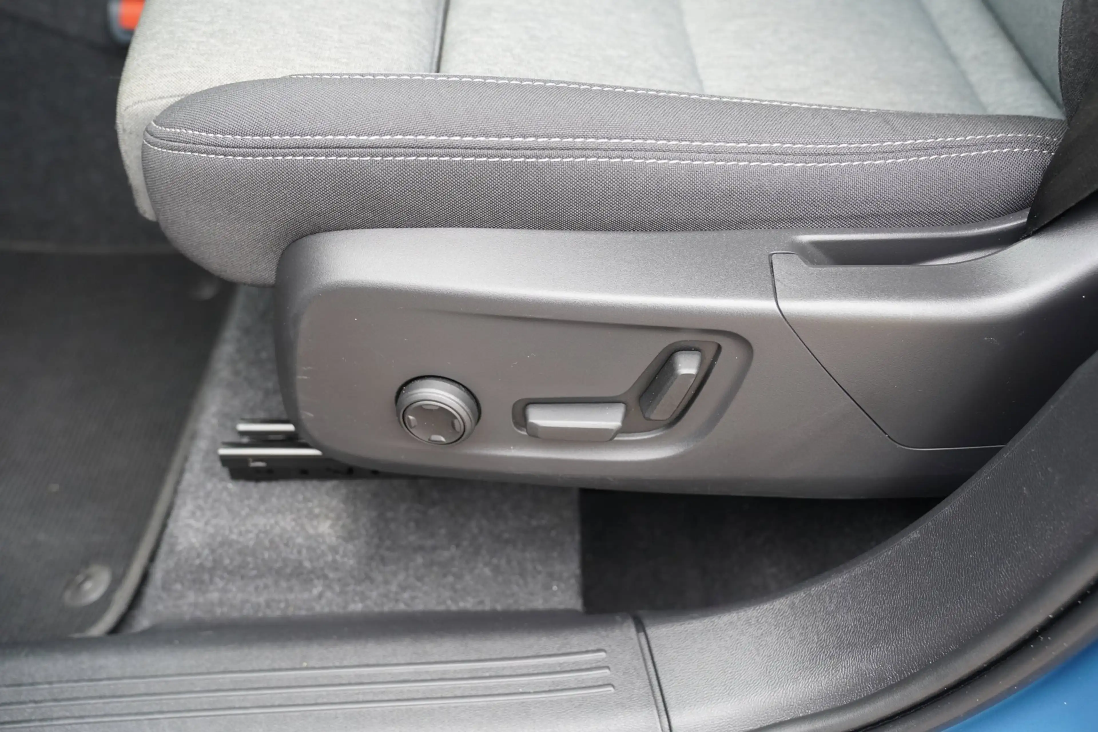 Volvo XC40 2.0 B4 Plus Dark|Prijs rijklaar incl 12 mnd garant — photo 19