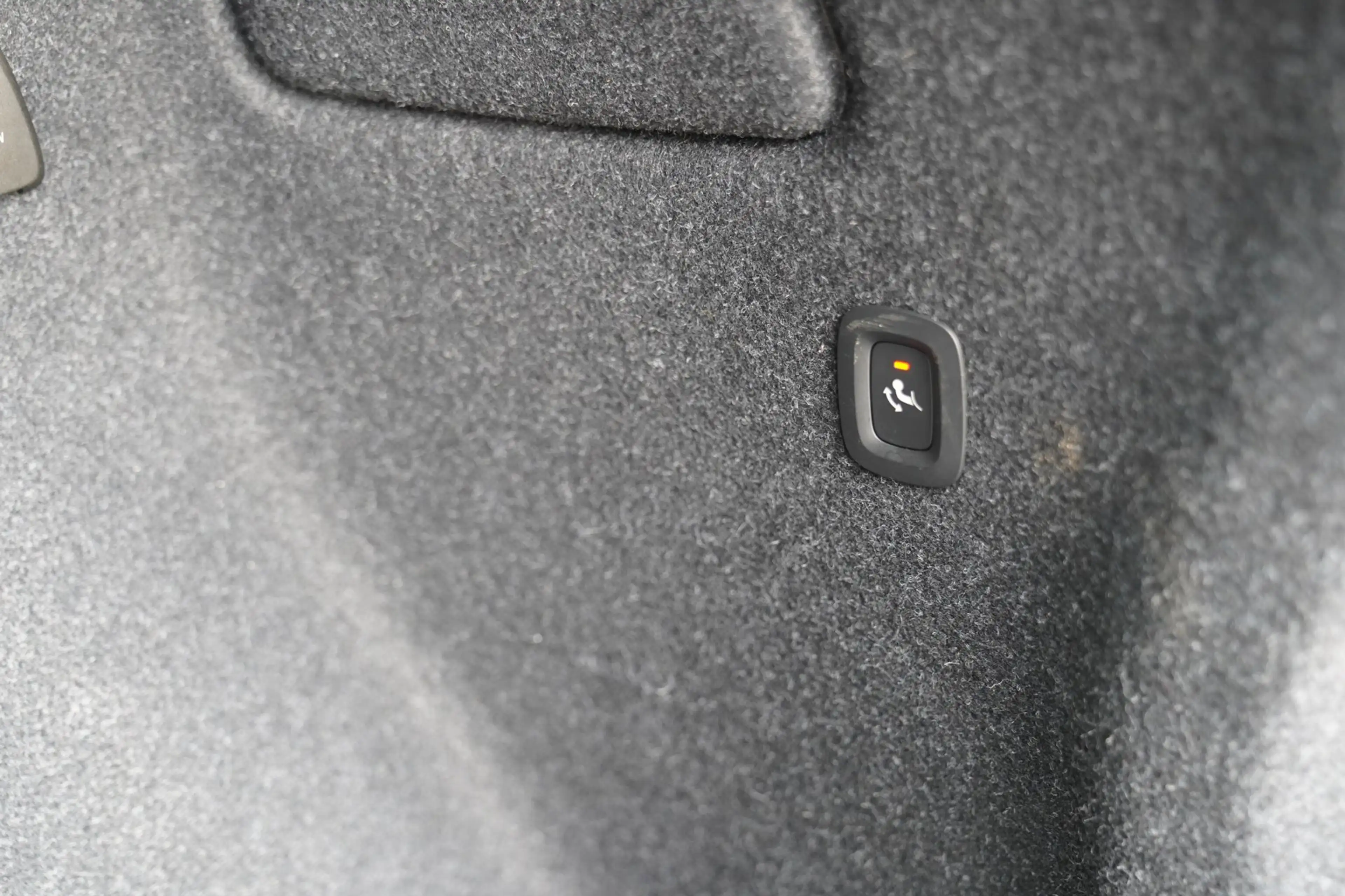 Volvo XC40 2.0 B4 Plus Dark|Prijs rijklaar incl 12 mnd garant — photo 13