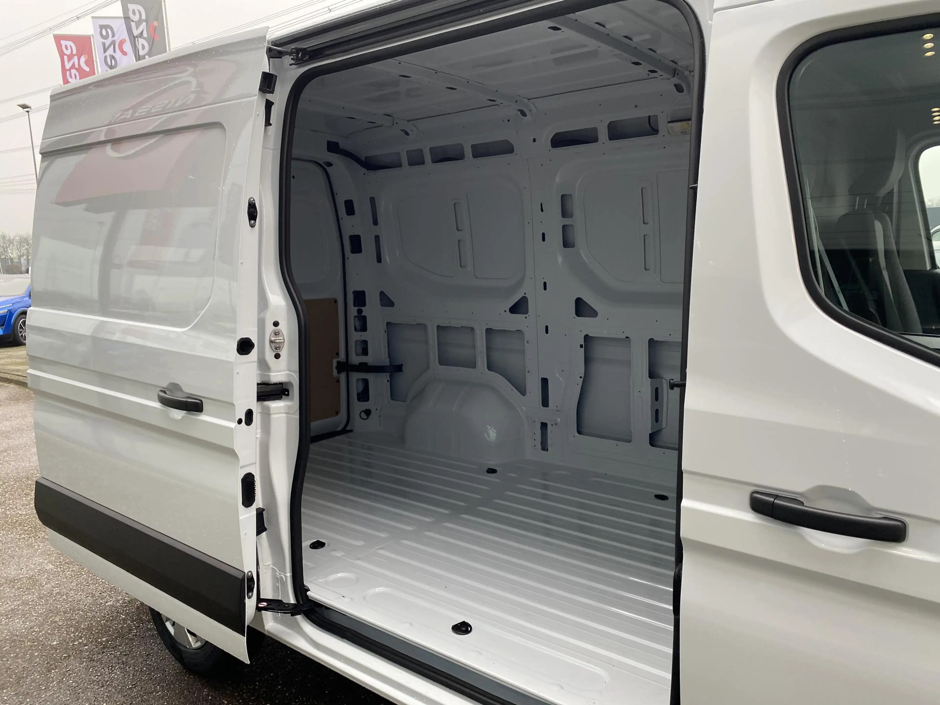Nissan Interstar Interstar-e L2H2 Limited 87 kWh | Trekhaak | Parke — photo 9