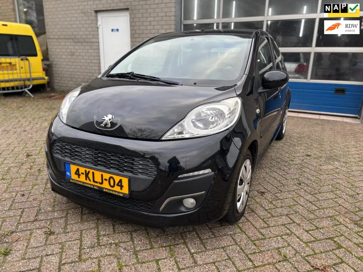 Peugeot 107 1.0 Active|Airco|5DR|NAP|Elektr Pakket Zwart - 1