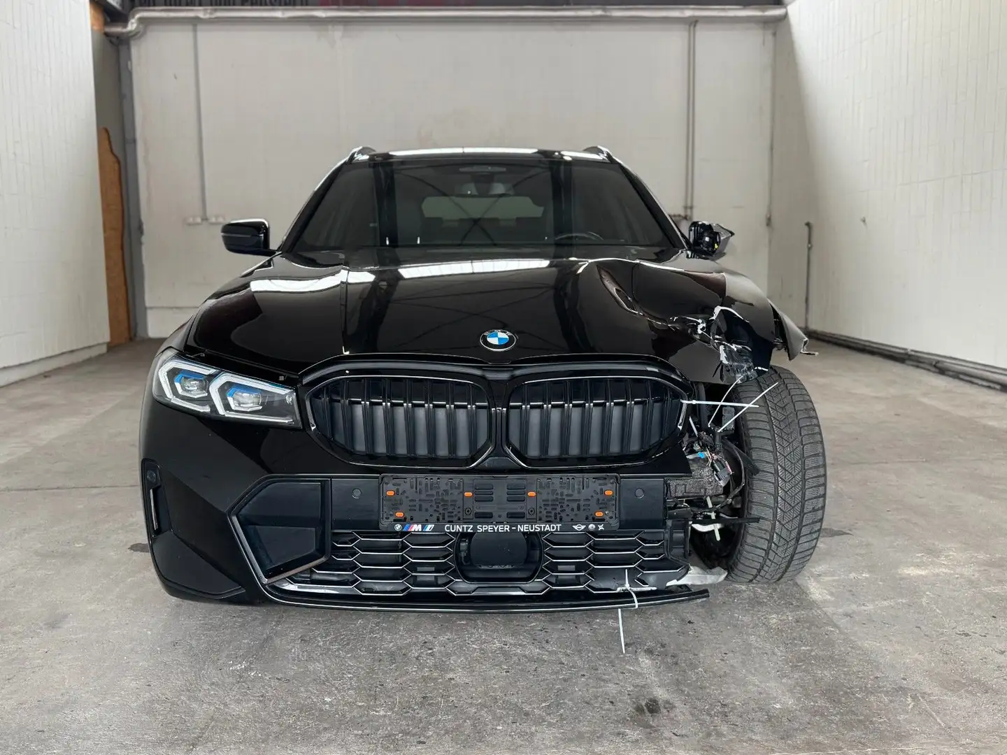 BMW 320 d xDrive Tou LCI M-Sport Laser Carbon UNFALL Noir - 2