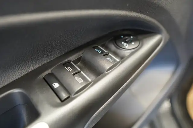 Ford Grand Tourneo Connect view 15