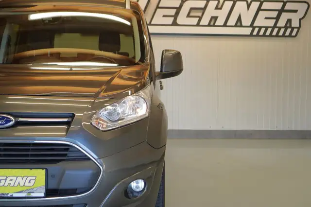 Ford Grand Tourneo Connect view 10