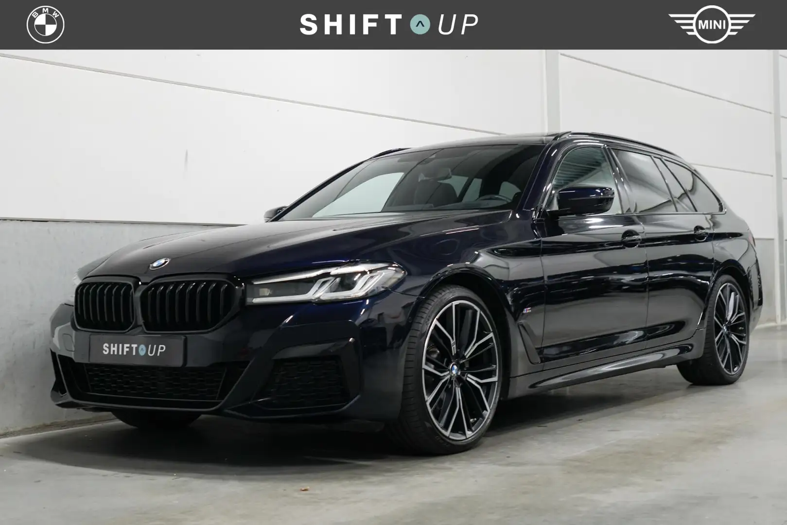 BMW 520 5-serie Touring 520i M-Sport | Panoramadak | Head Zwart - 1