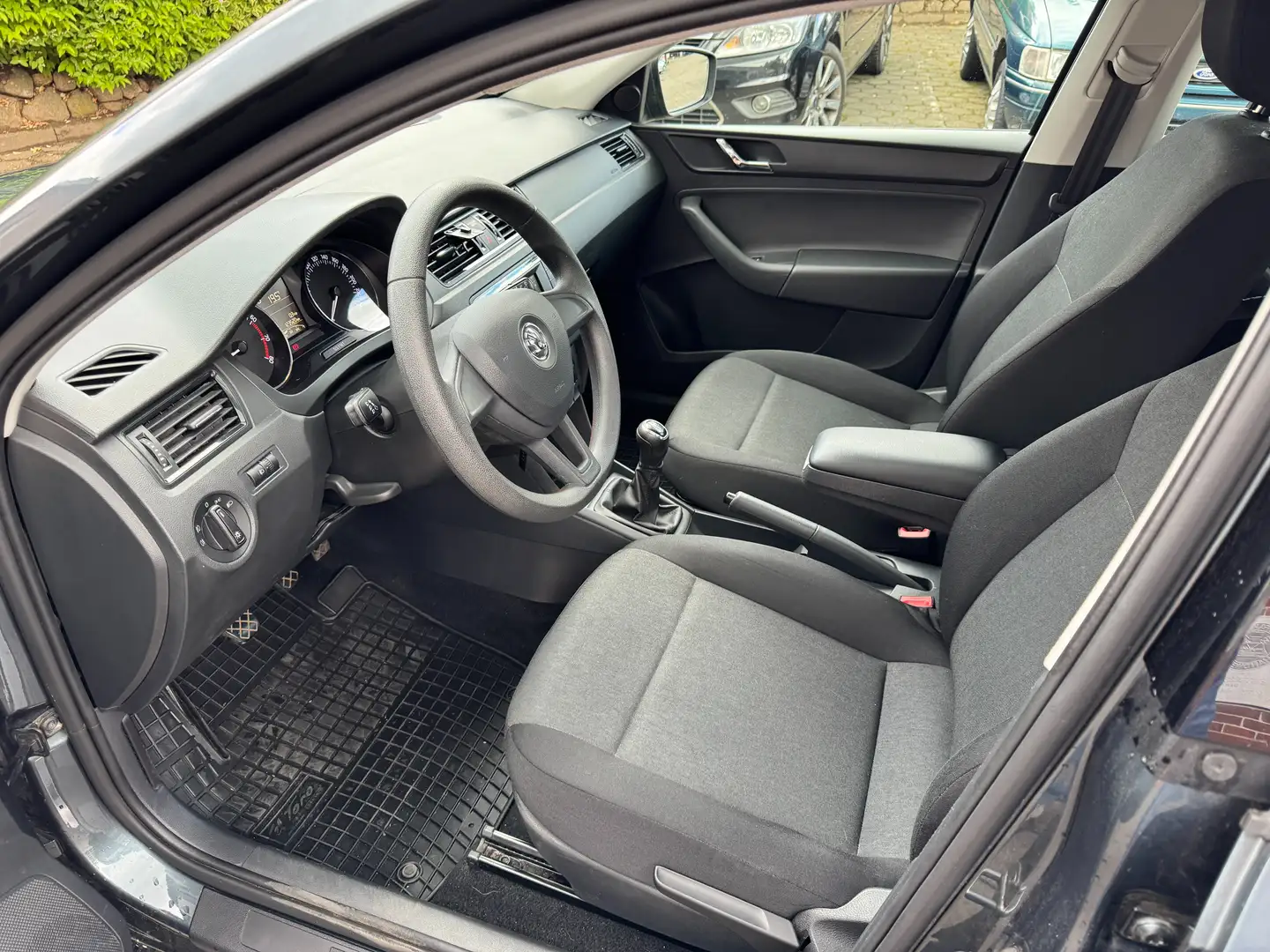 Skoda Rapid/Spaceback Cool Edition Gris - 2