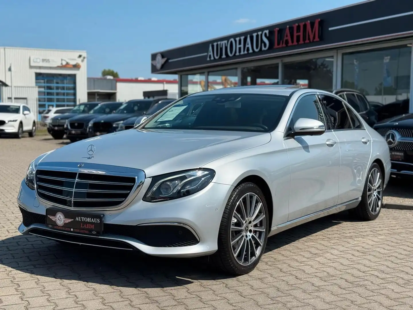 Mercedes-Benz E 350 D Lim. 9G-TRONIC"EXCLUSIVE"HEAD-UP*AHK*360° Silber - 2