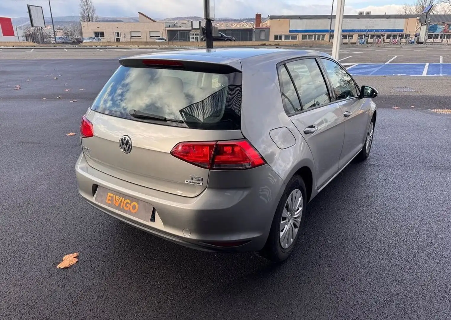 Volkswagen Golf 1.2 tsi 85 bluemotion trend line Gris - 2
