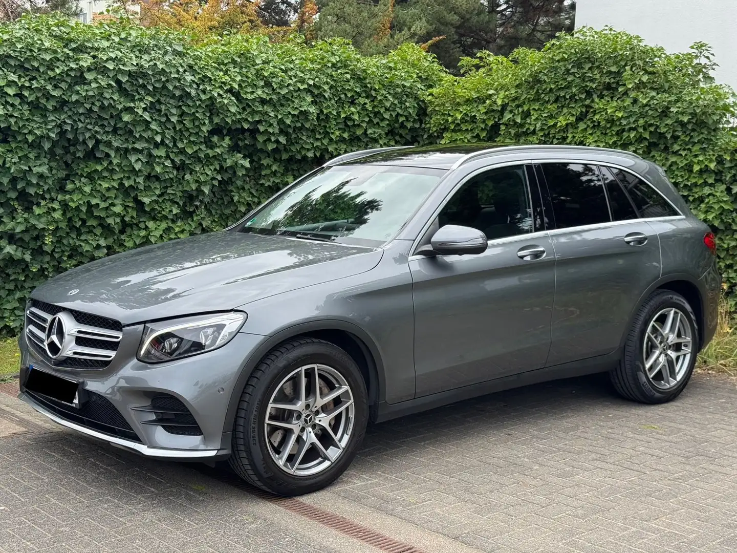 Mercedes-Benz GLC 220 d 4Matic 9G-Aut. AMG LINE+COMAND+PANO €6 Grau - 1