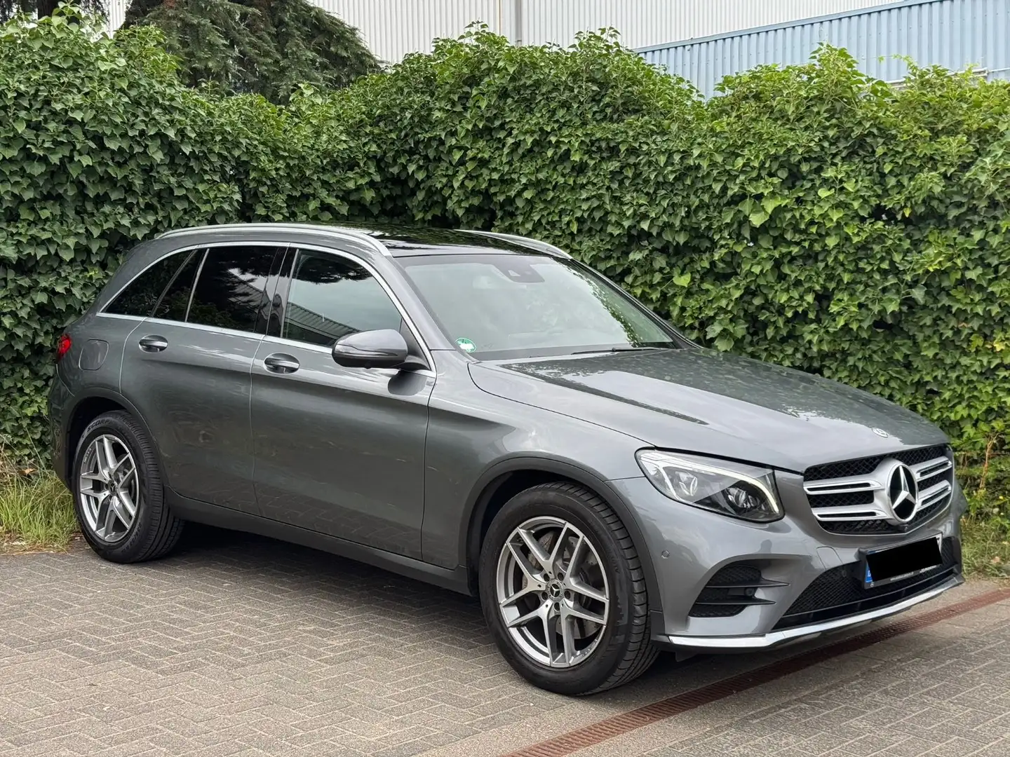 Mercedes-Benz GLC 220 d 4Matic 9G-Aut. AMG LINE+COMAND+PANO €6 Grau - 2