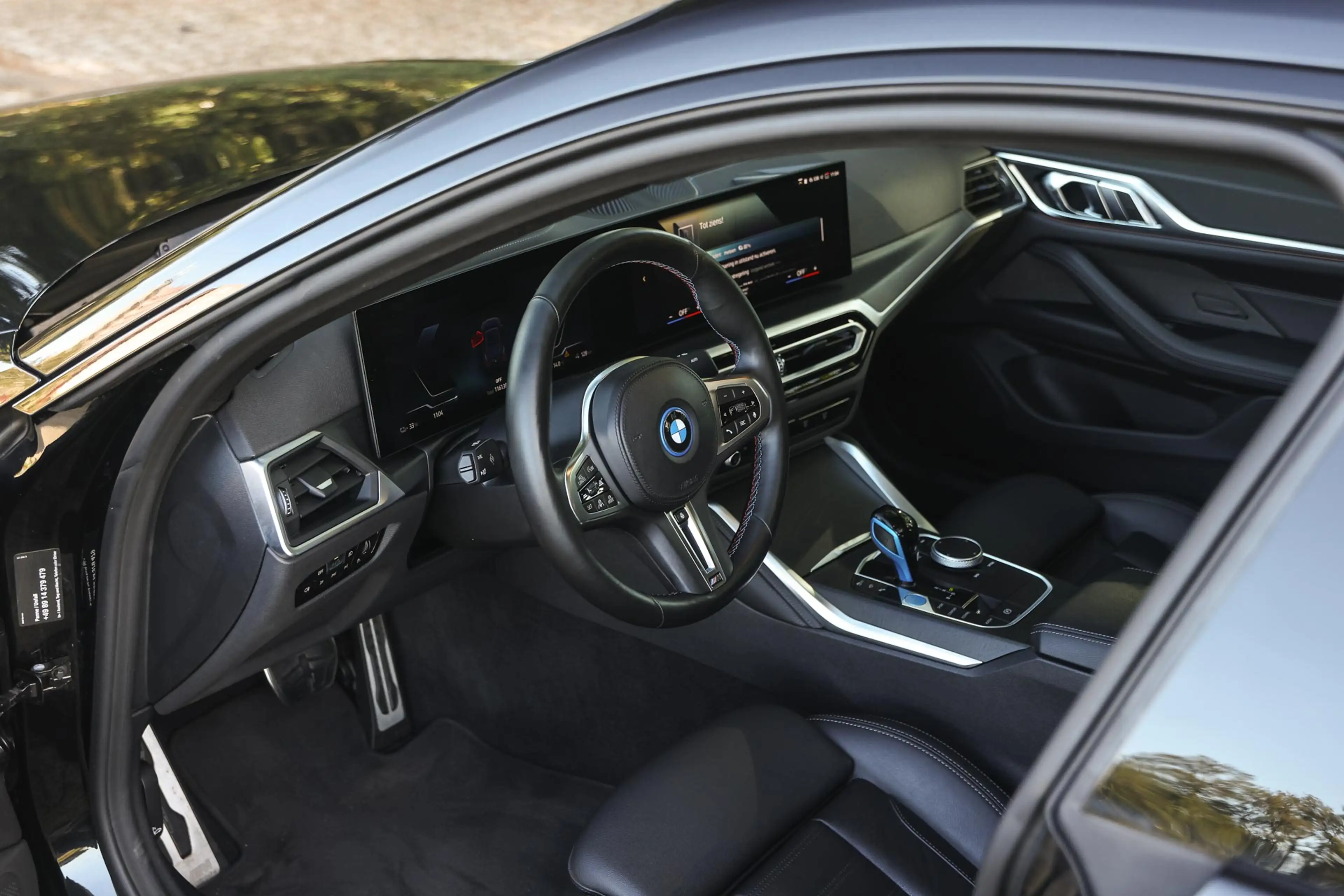 BMW i4 M50 / Schuif-kanteldak / Laserlight / Parking Assi — photo 11