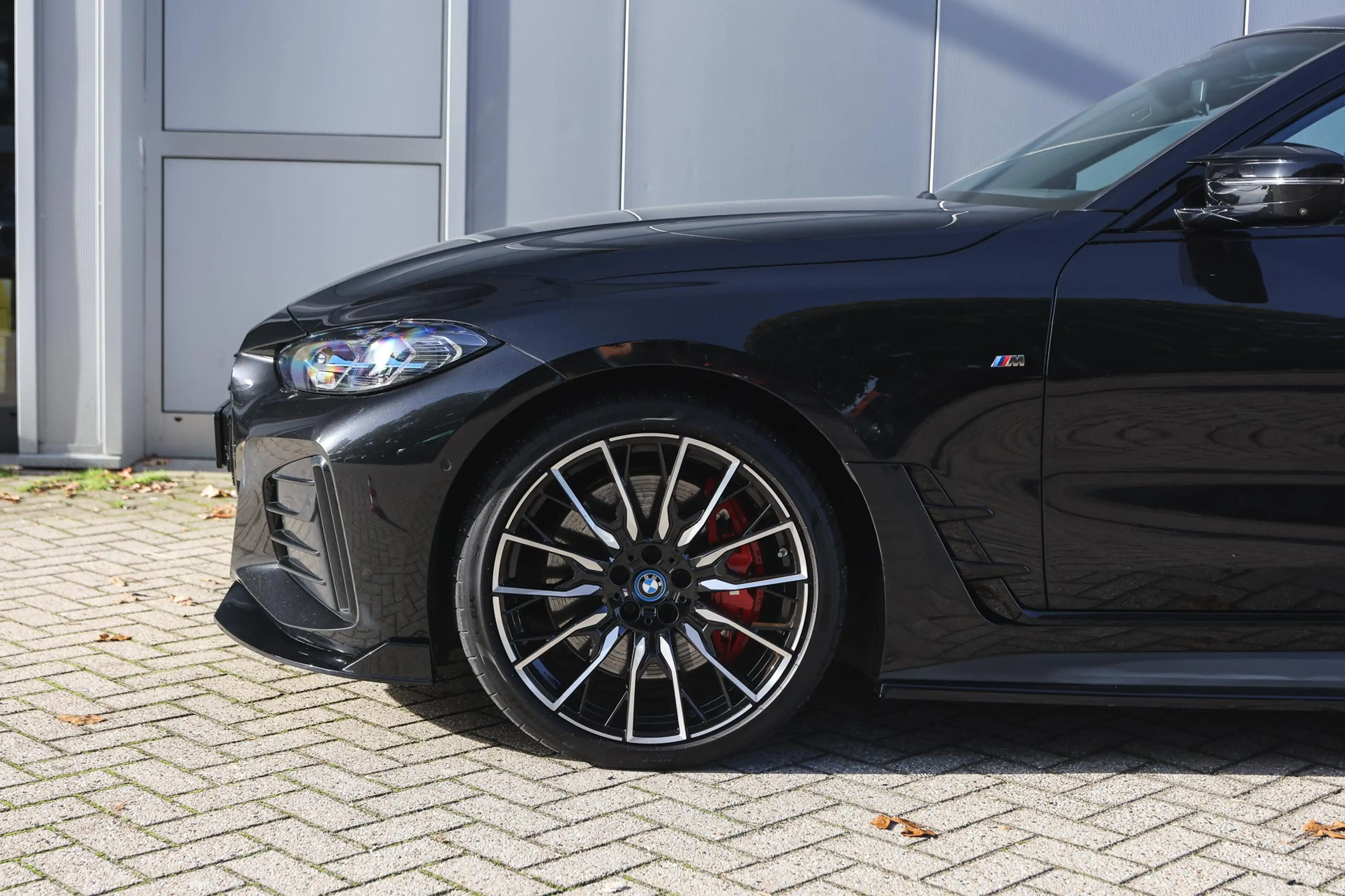 BMW i4 M50 / Schuif-kanteldak / Laserlight / Parking Assi — photo 6