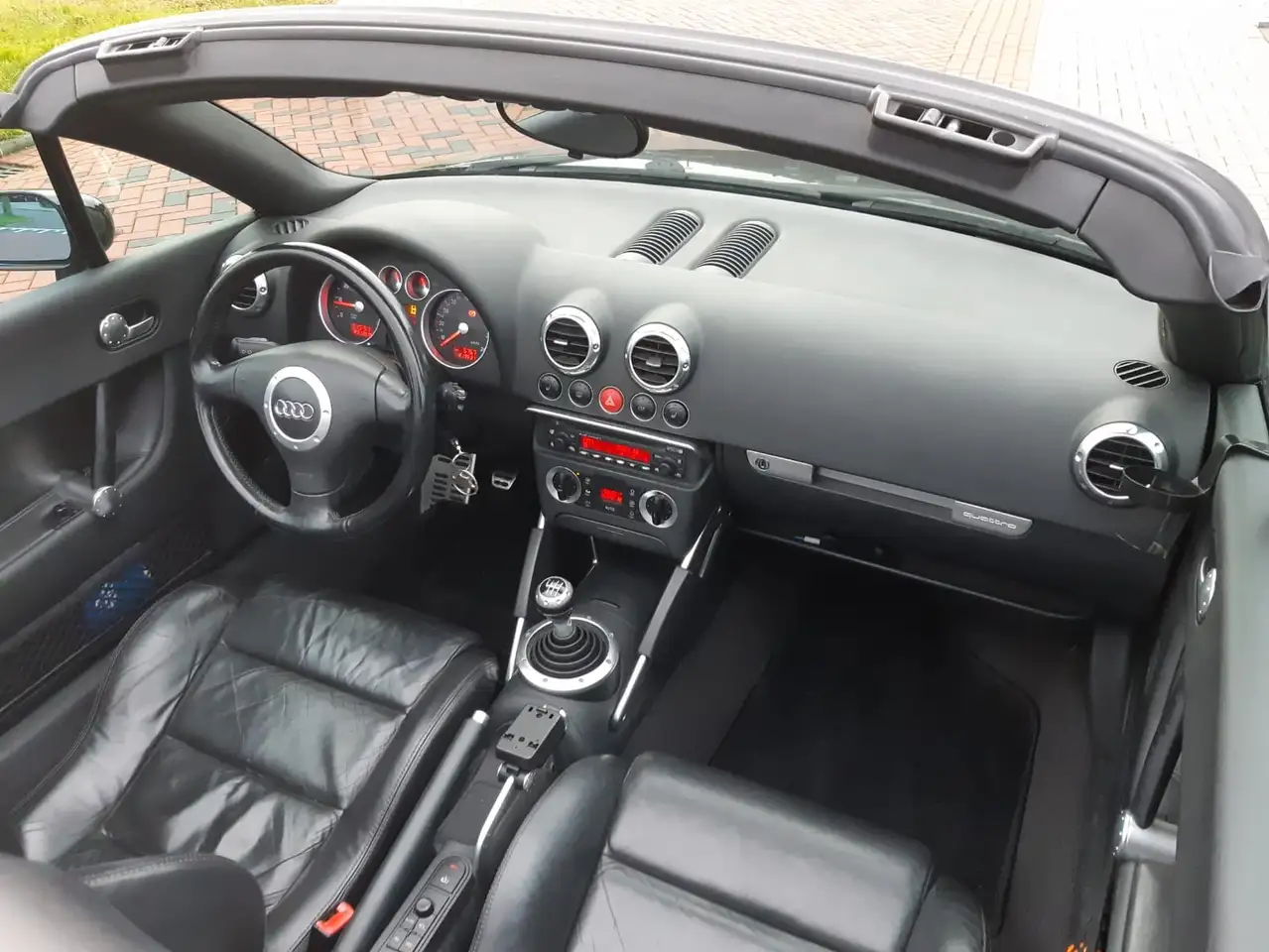 Audi TT Roadster 1.8 T quattro, foto 2