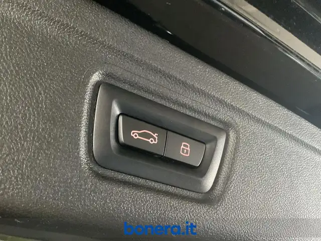 BMW 3 Series view 14