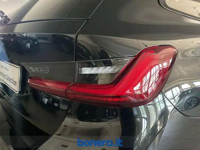 BMW 3 Series view 11