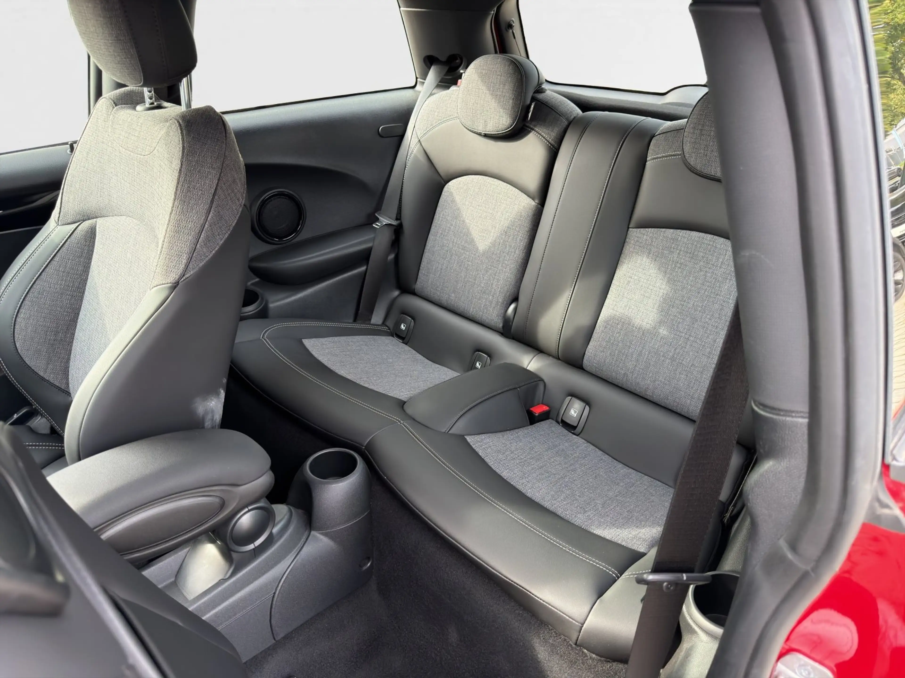 MINI Cooper SE Hatch 16" / DrivAss / DAB / Ambiente / LED / CarPl — photo 13